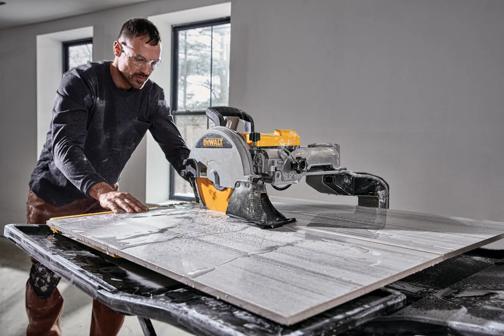 DEWALT® Large Capacity Slide Table Wet Tile Saw (250 mm)