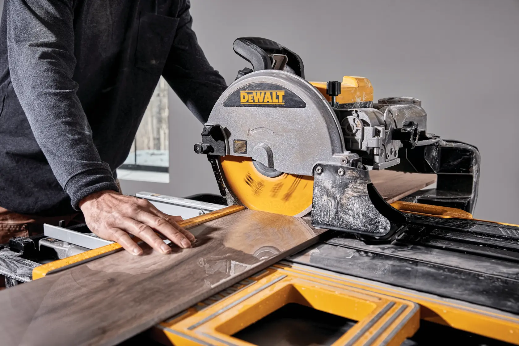 DEWALT® Large Capacity Slide Table Wet Tile Saw (250 mm)