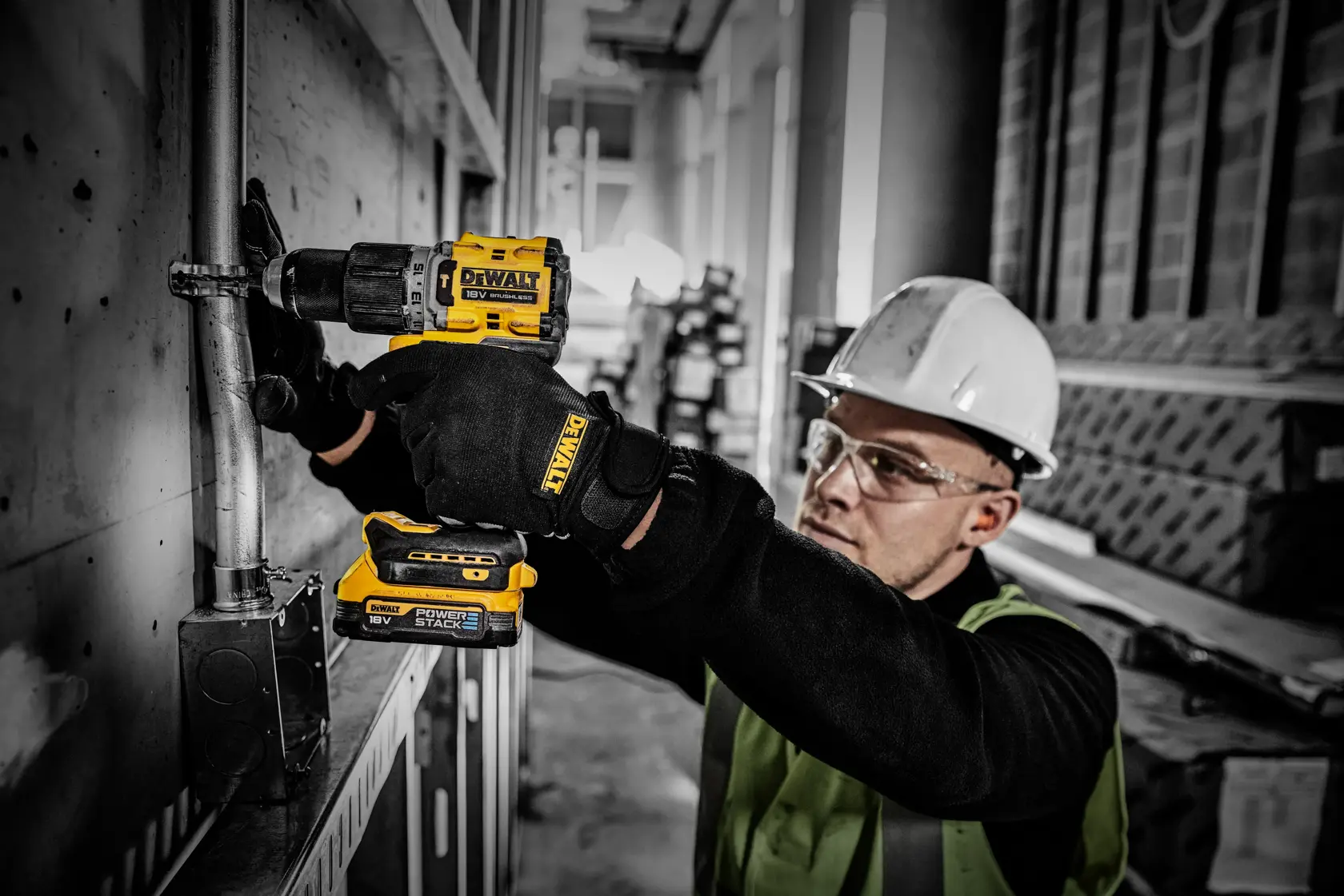 DEWALT® 18V XR® POWERSTACK™ Compact Battery