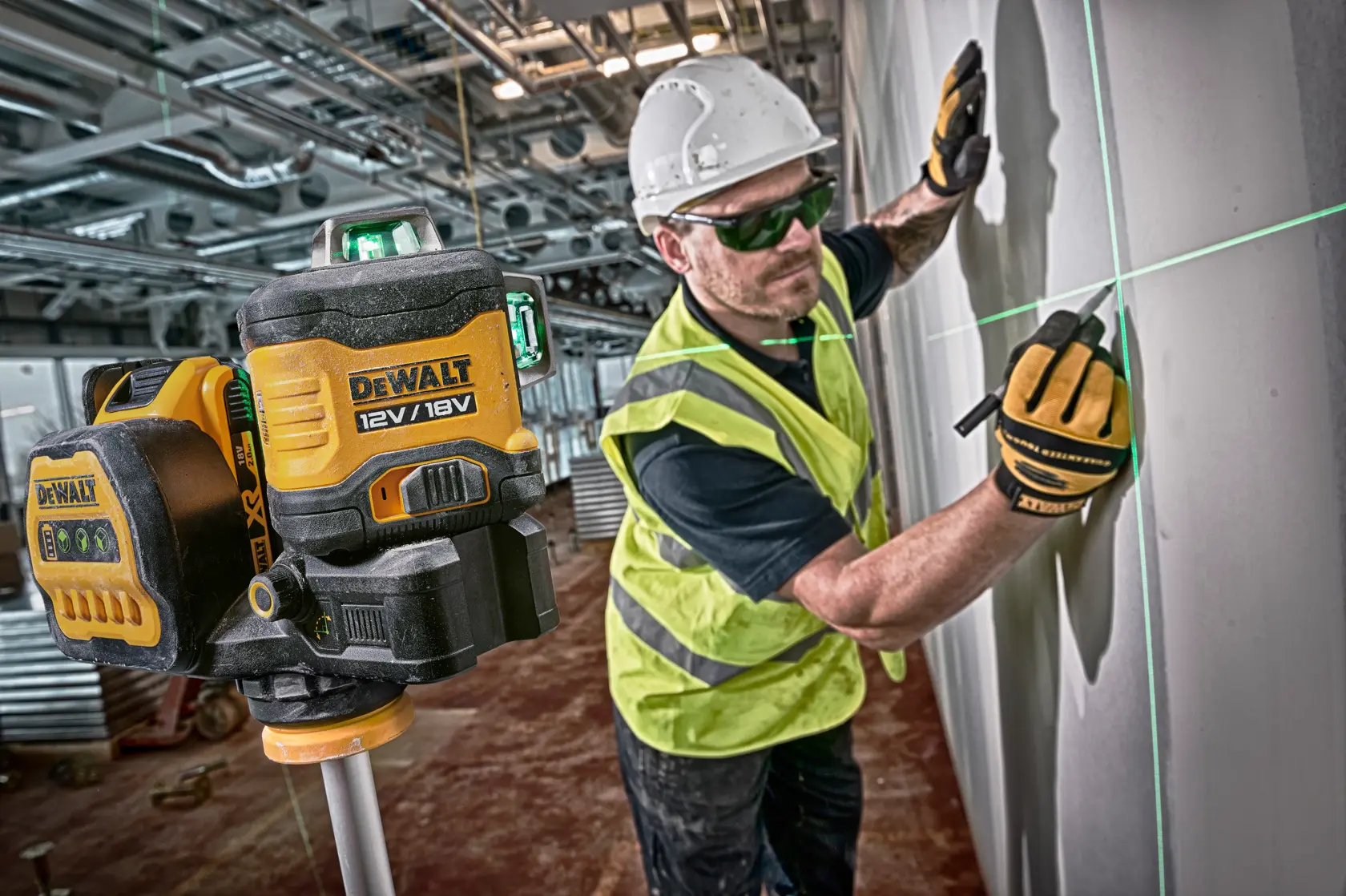 DEWALT® 12V/18V XR® Green Cross Line Laser (3 x 360) (1 X 2 Ah)