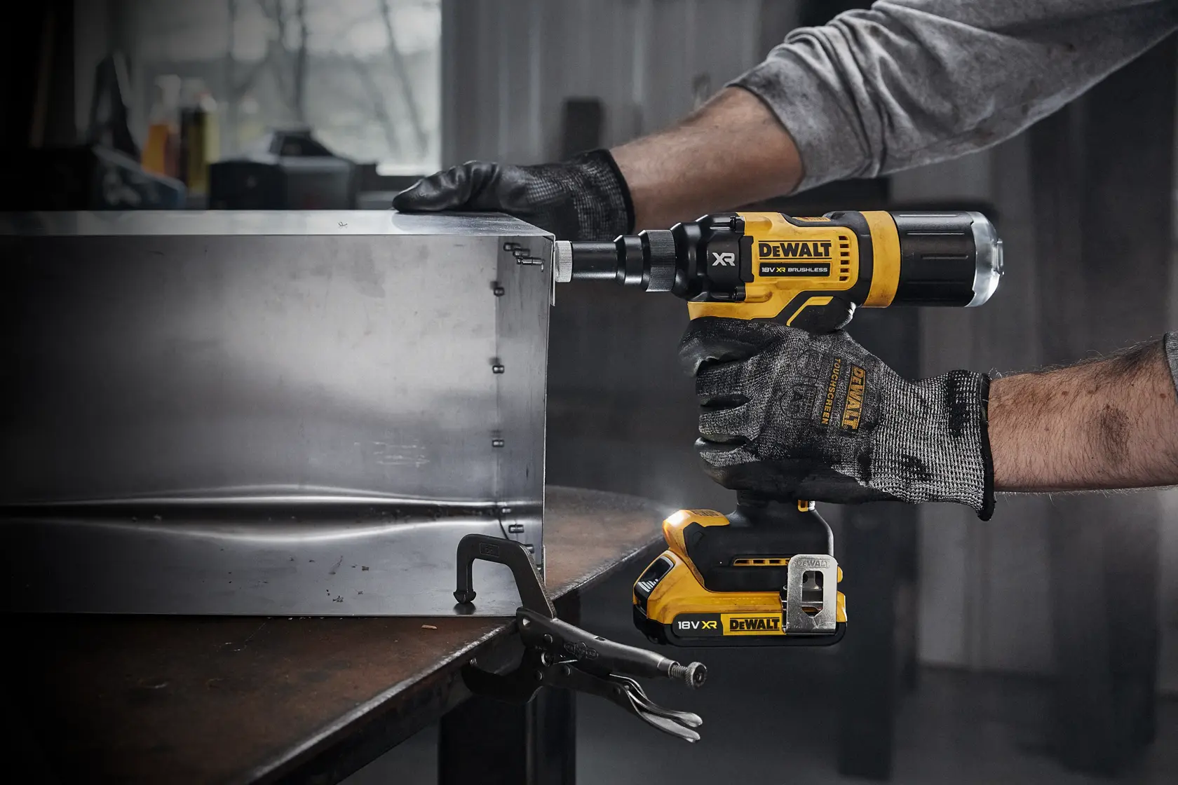 DEWALT® 18V XR® Brushless 4.8mm Rivet Gun (Tool Only)