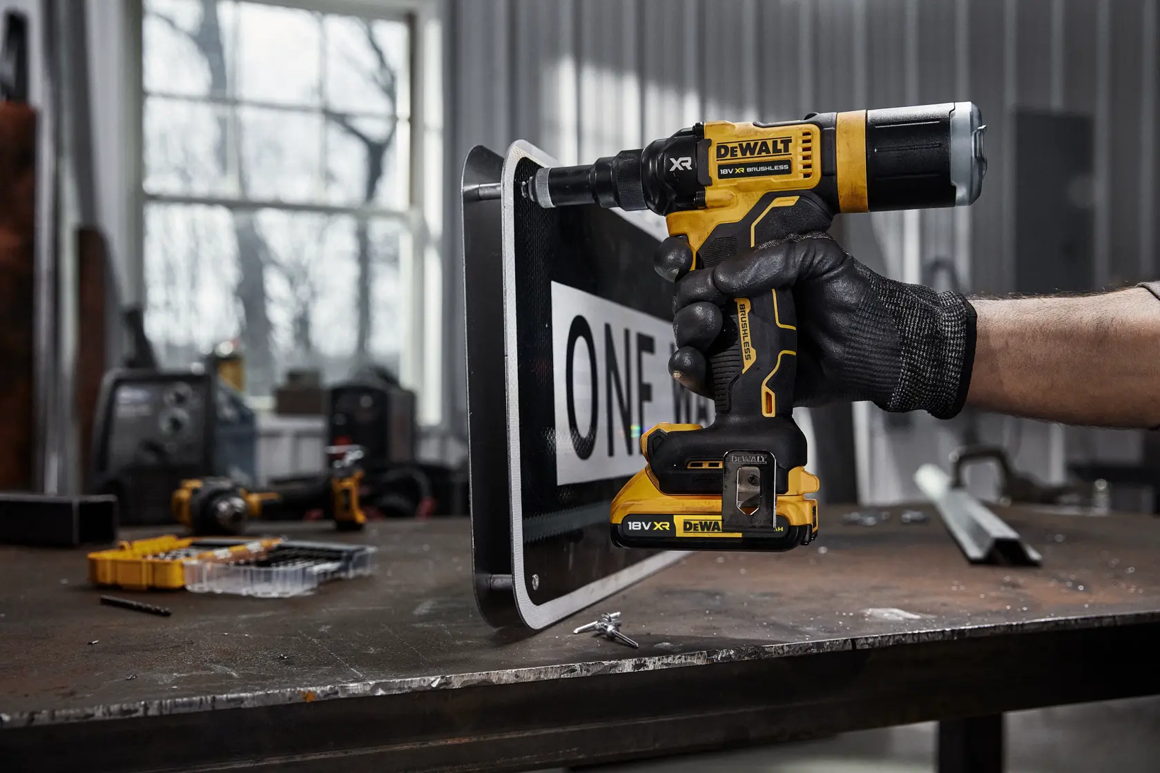 DEWALT® 18V XR® Brushless 4.8mm Rivet Gun (Tool Only)