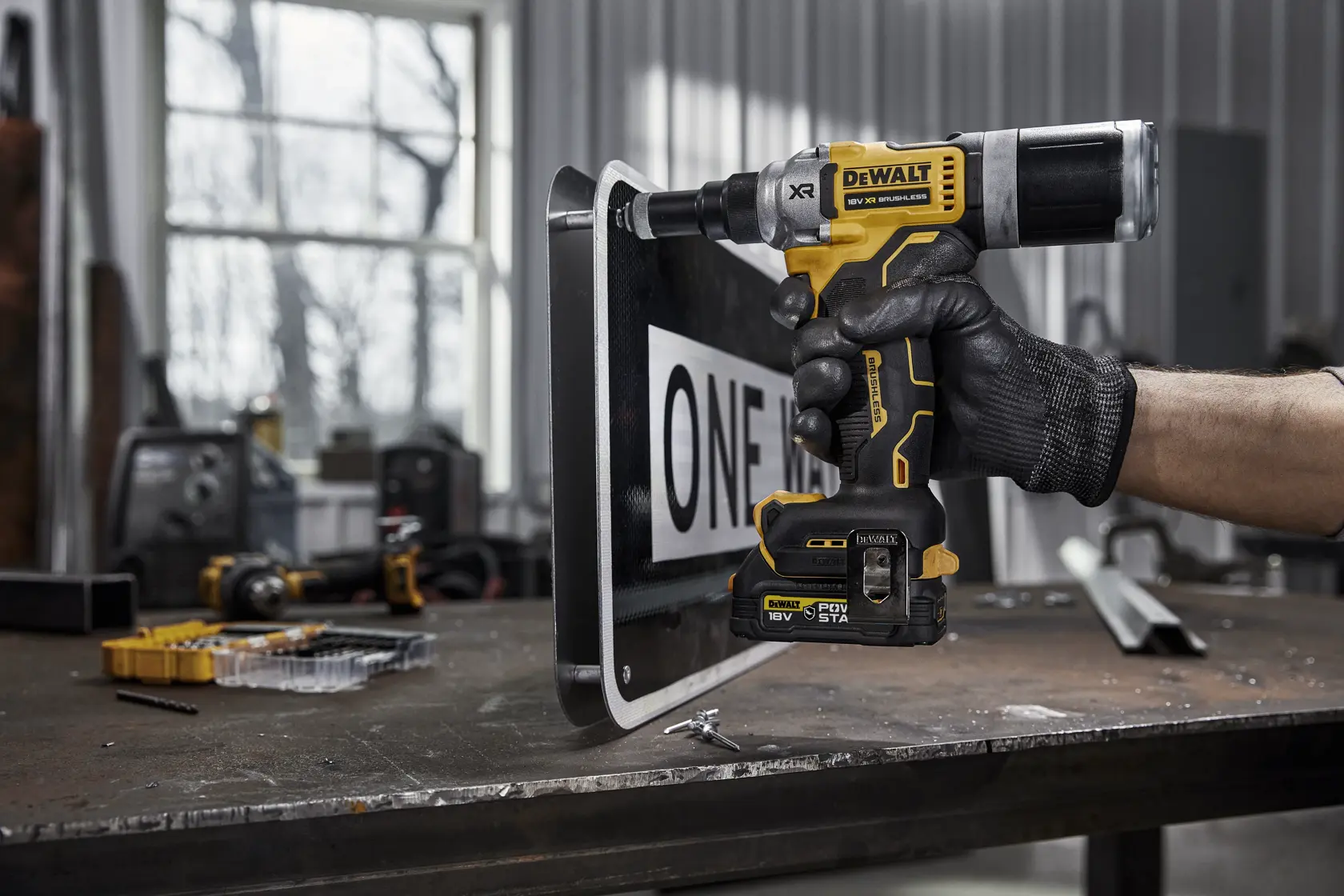 DEWALT® 18V XR® Brushless 6.4mm Rivet Gun (Tool Only)