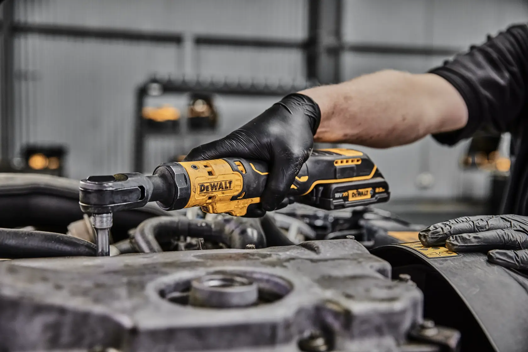 18V XR® Brushless Ratchet 3/8-in - Bare Unit
