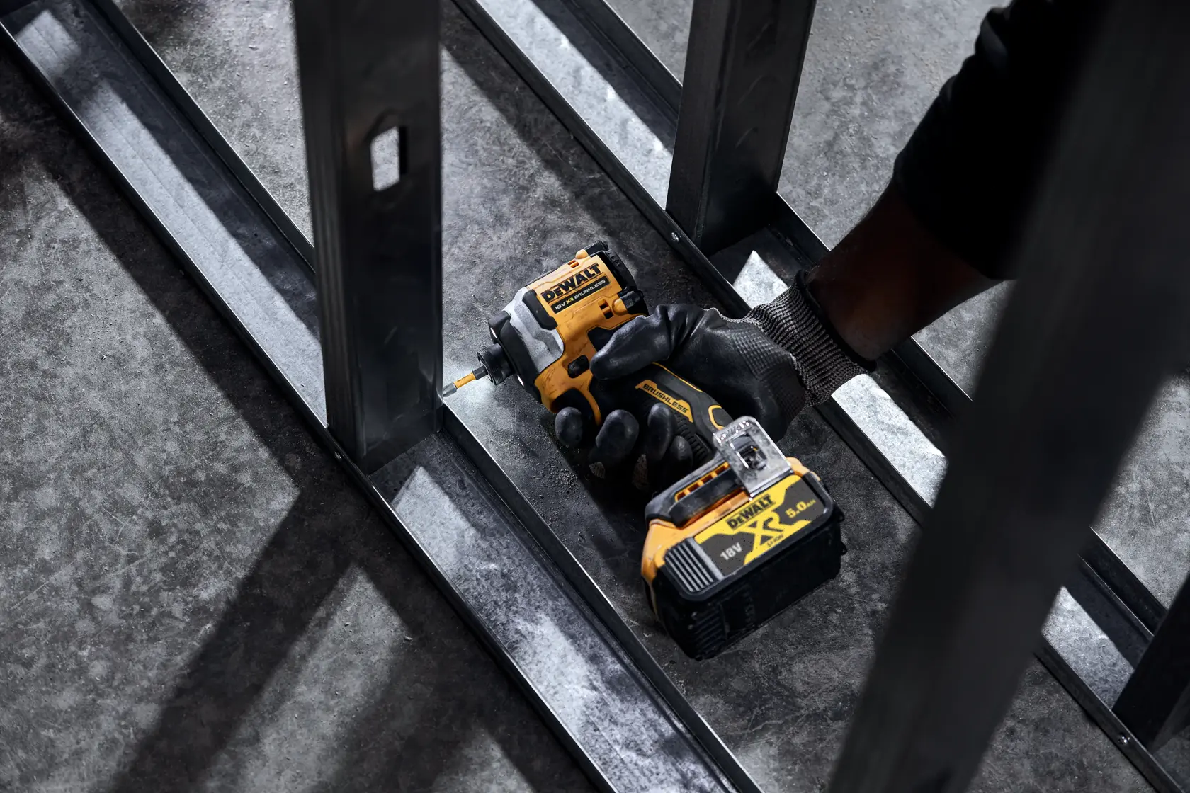 DEWALT® 18V XR® Brushless 1/4" Compact Impact Driver (Tool Only)