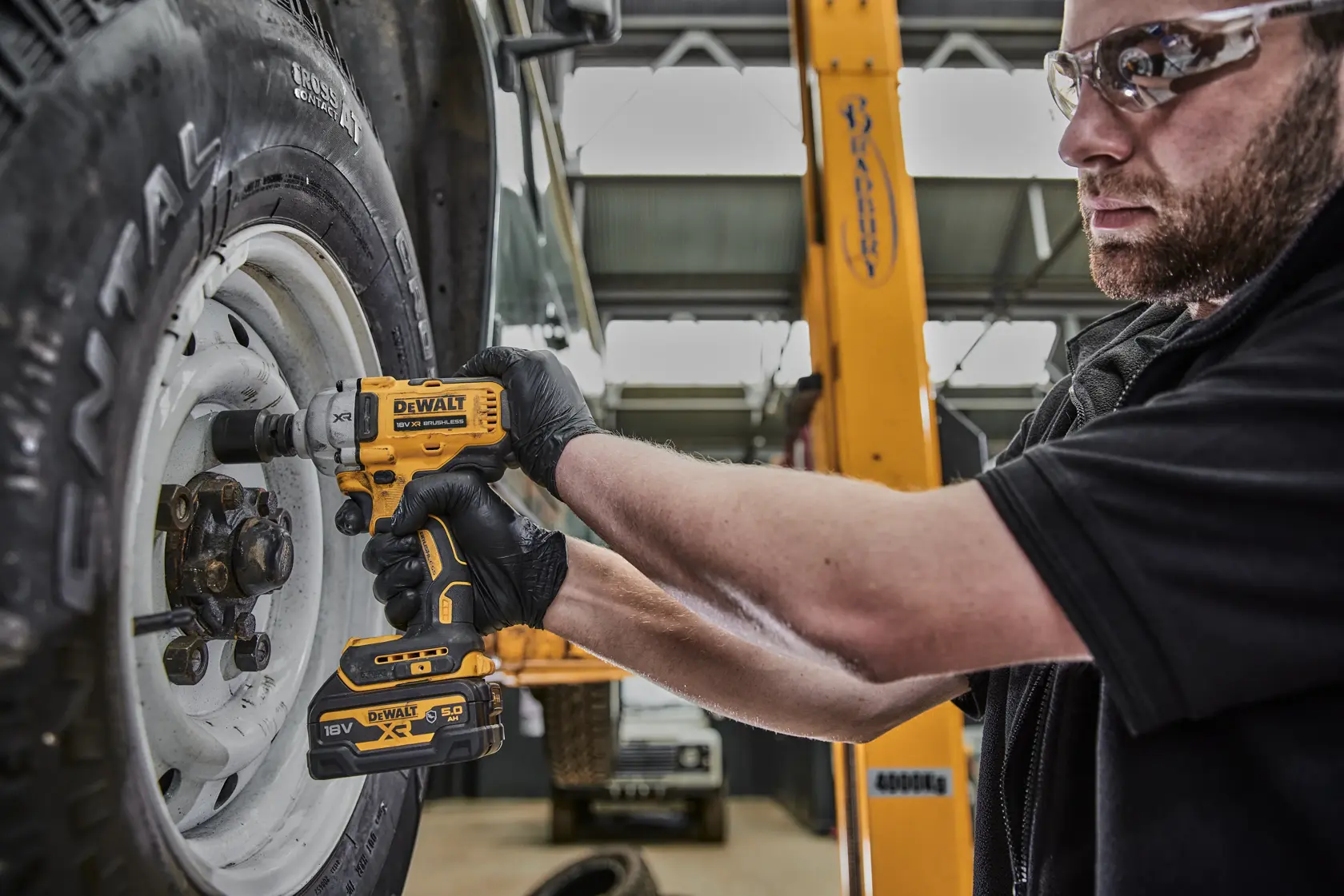 DEWALT® 18V XR® Brushless 1/2" Hog Ring Mid Torque Impact Wrench (Tool Only)