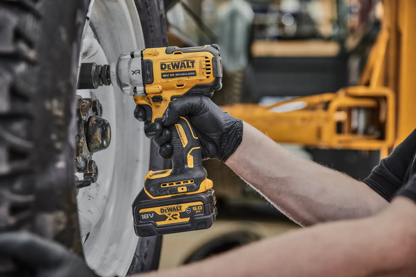 DEWALT® 18V XR® Brushless 1/2" Hog Ring Mid Torque Impact Wrench (Tool Only)