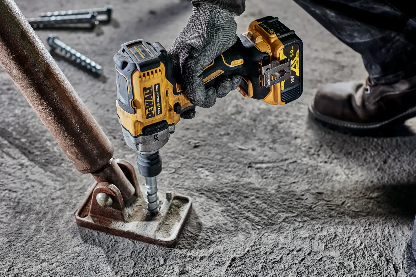 DEWALT® 18V XR® Brushless 1/2" Detent Pin Mid Torque Impact Wrench - 2 X 5Ah Battery