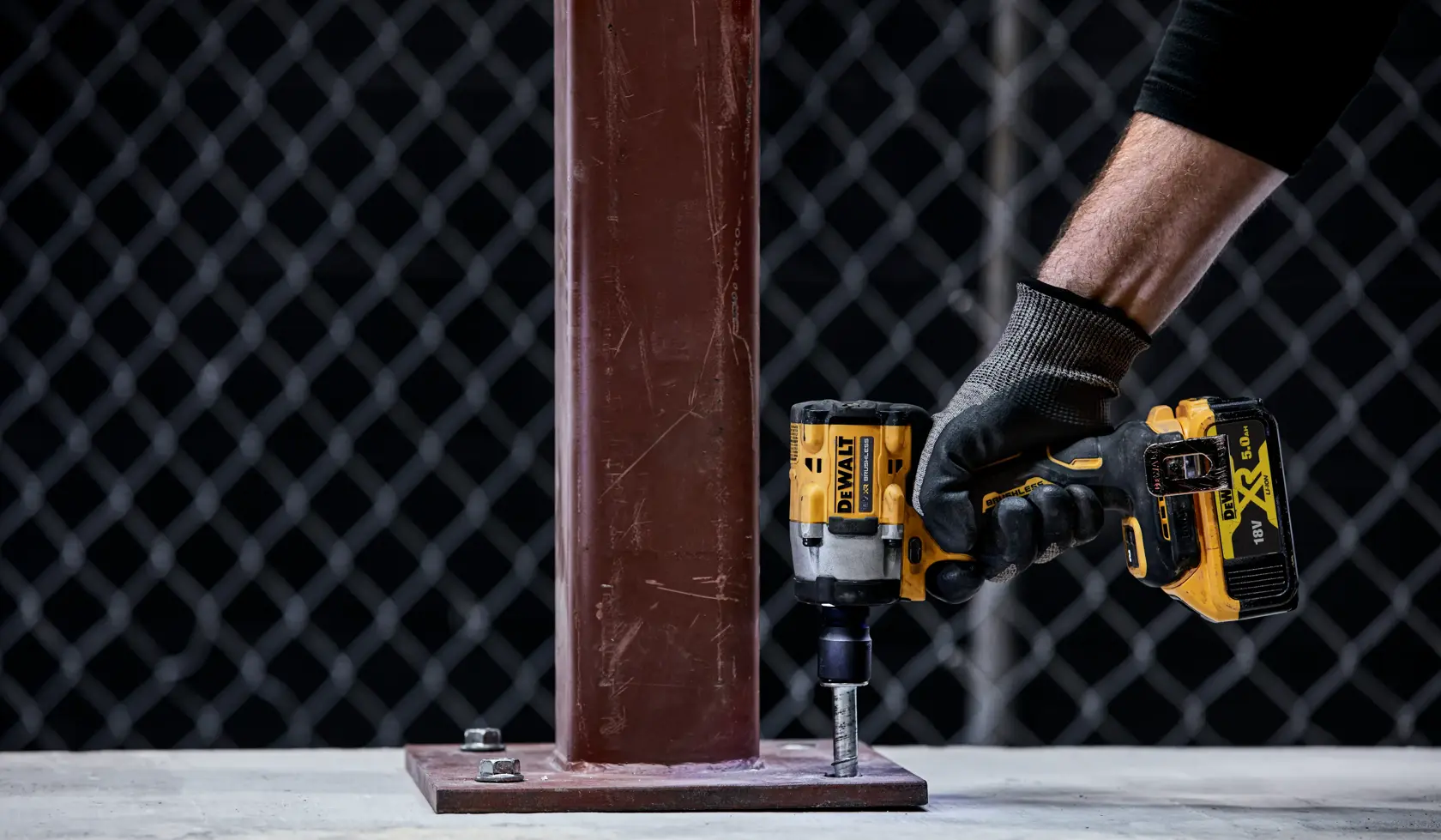 DEWALT® 18V XR® Brushless 1/2" Detent Pin Compact Impact Wrench - 2 X 5Ah Battery