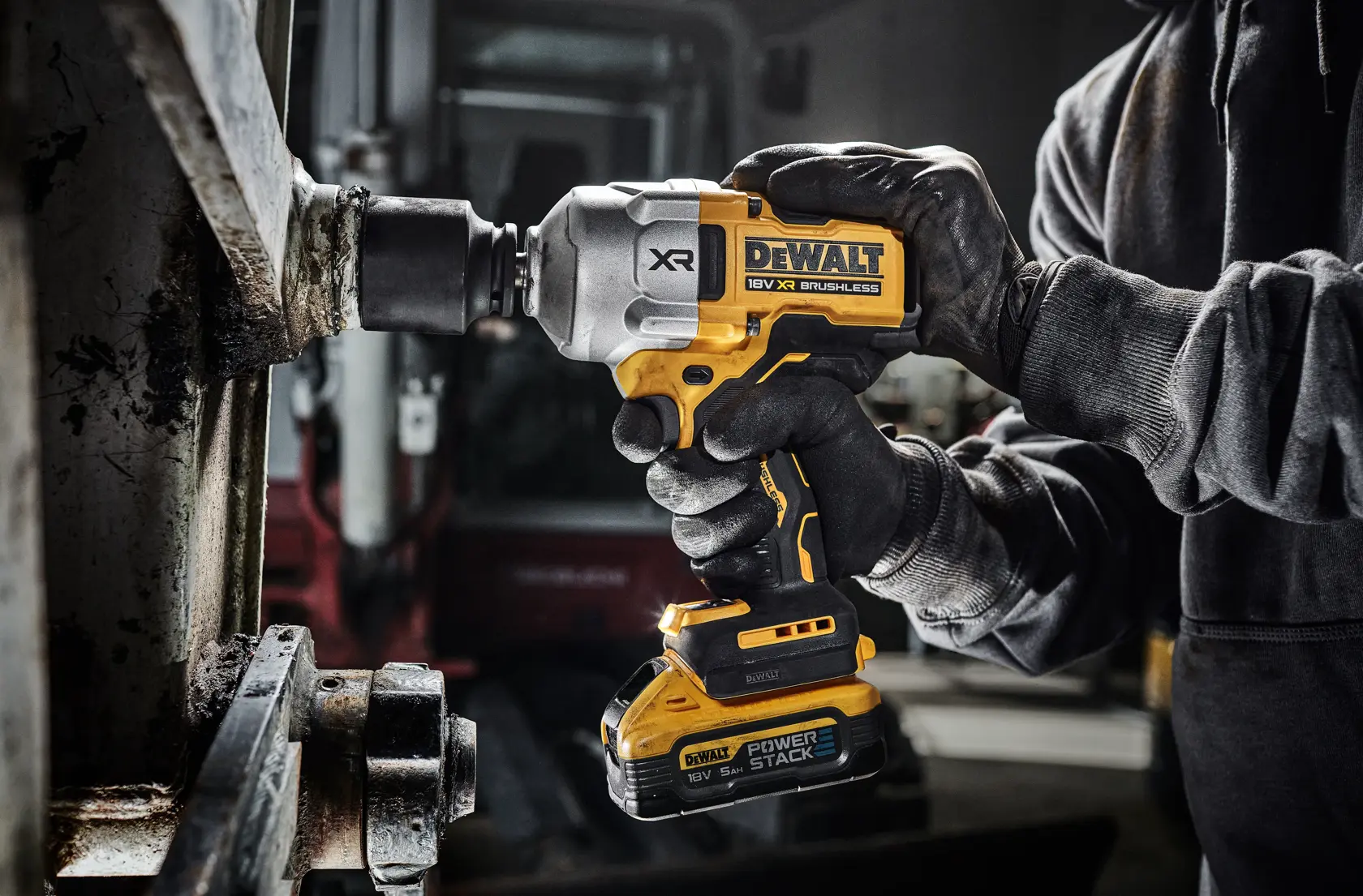 DEWALT® 18V XR® Brushless 1/2" Hog Ring Premium High Torque Impact Wrench - 2 X 5Ah POWERSTACK™ Battery