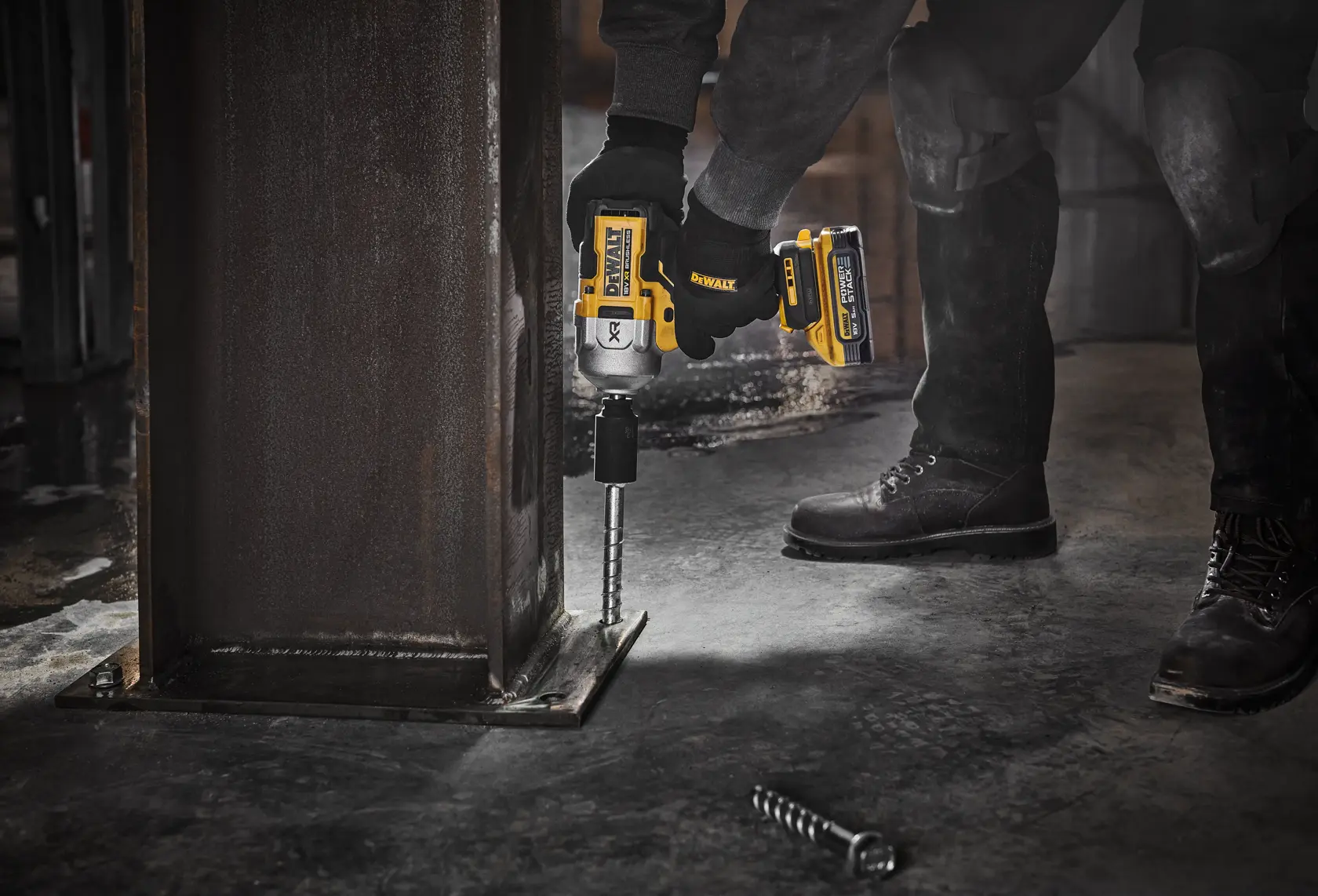 DEWALT® 18V XR® Brushless 1/2" Hog Ring Premium High Torque Impact Wrench - 2 X 5Ah POWERSTACK™ Battery