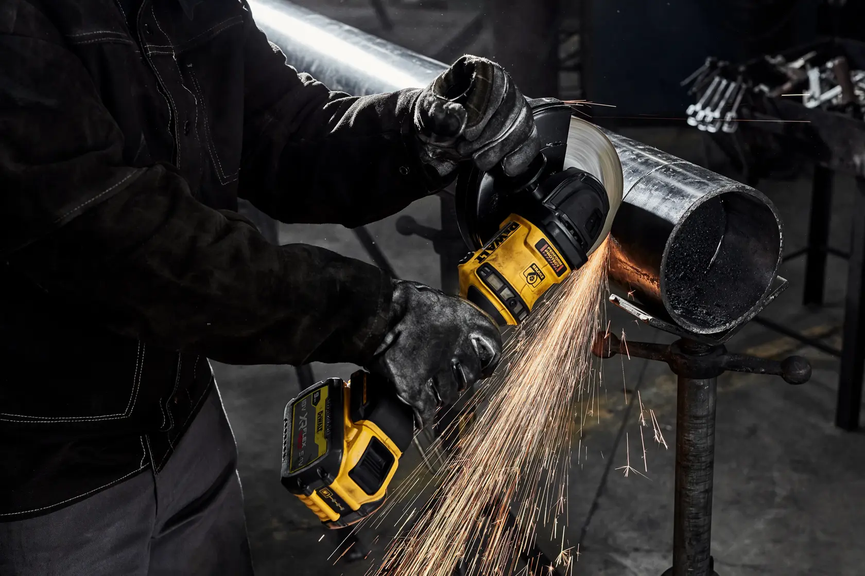 DEWALT® 54V XR® FlexVOLT® 180mm Side Handle Angle Grinder (Tool Only)