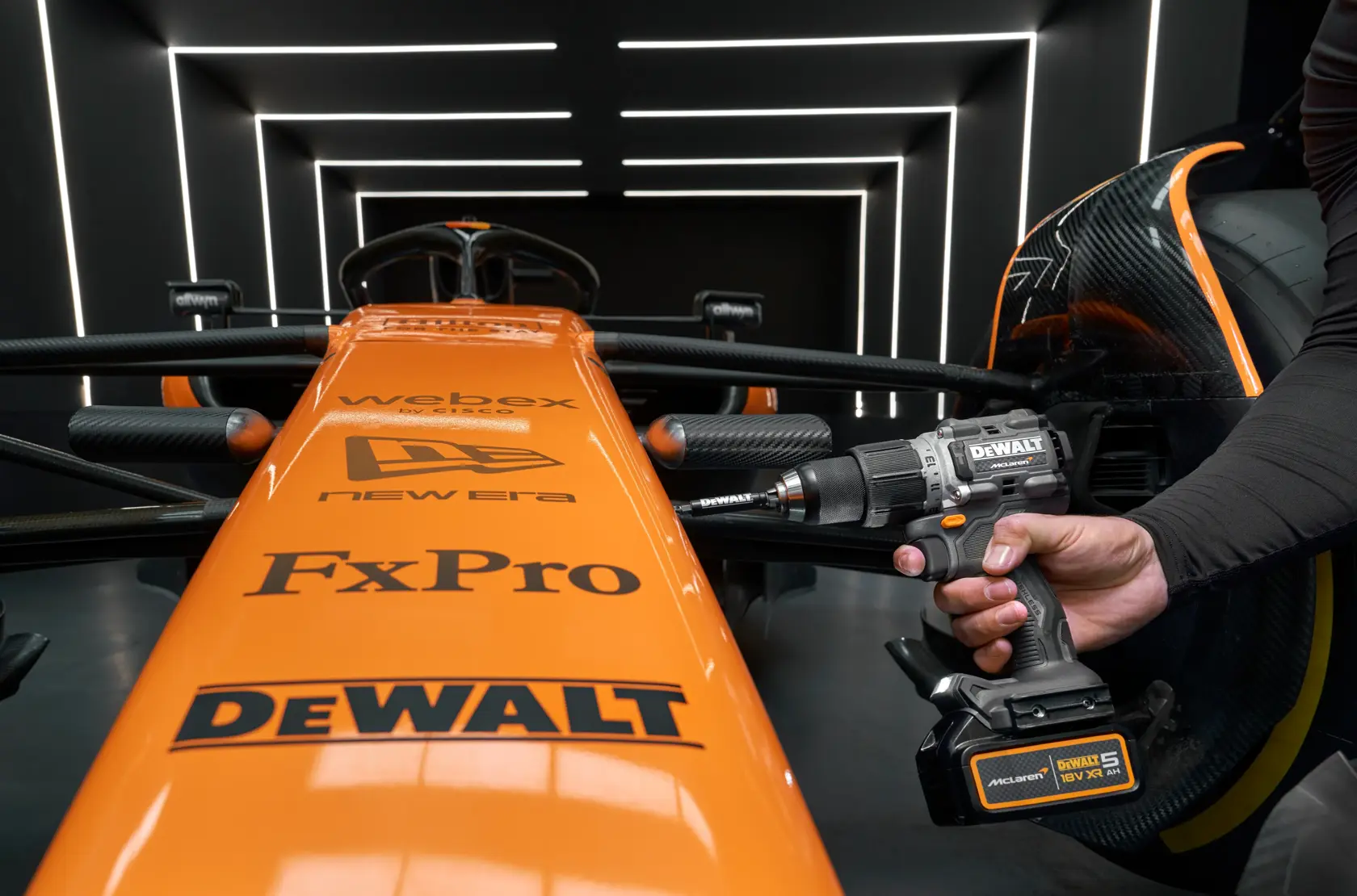 DEWALT® x McLaren F1 Team 18V XR® Brushless Twin Kit - 2 X 5AH