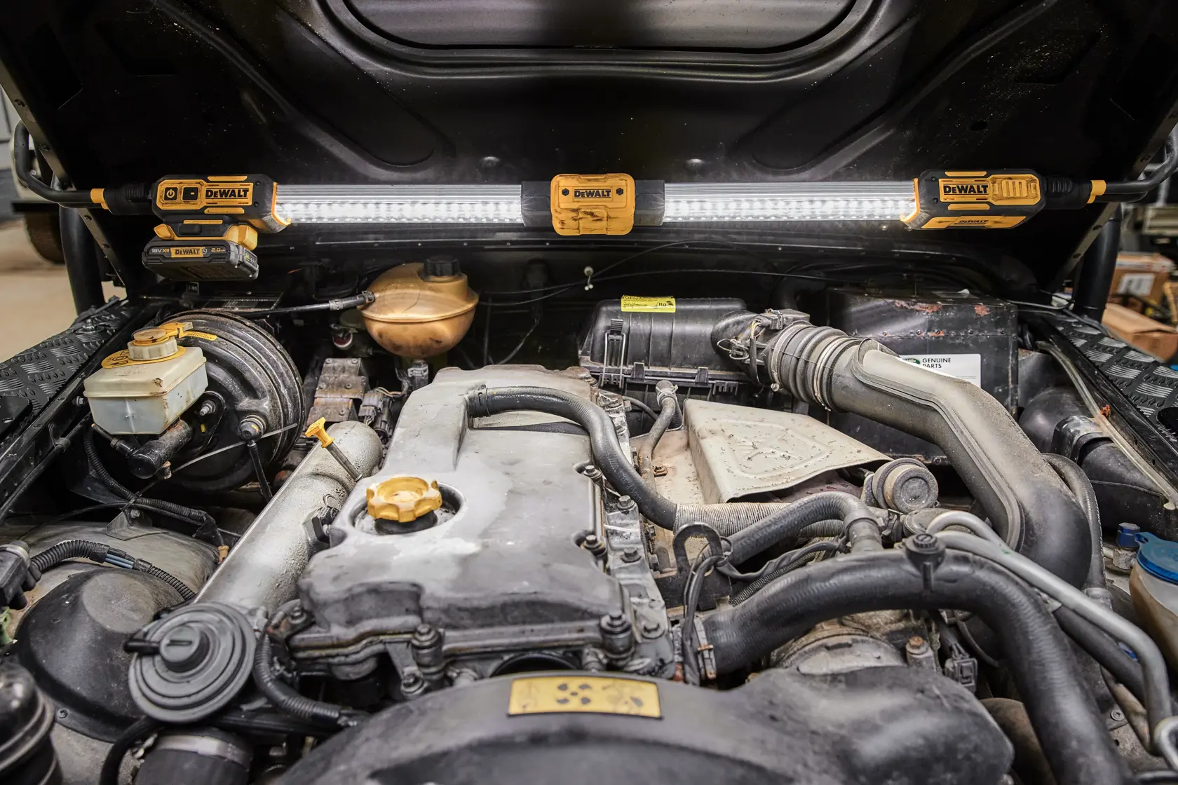 DEWALT® 18V XR® Telescopic LED Under Bonnet Light (Tool Only)
