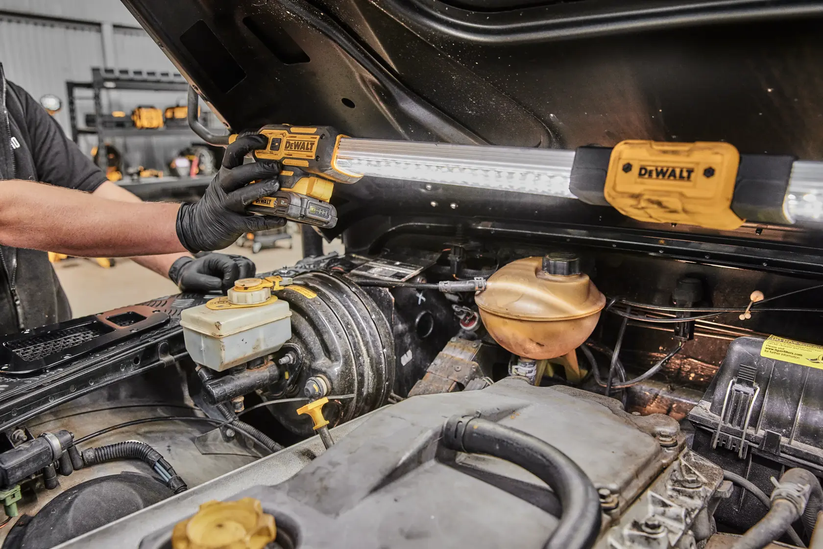 DEWALT® 18V XR® Telescopic LED Under Bonnet Light (Tool Only)