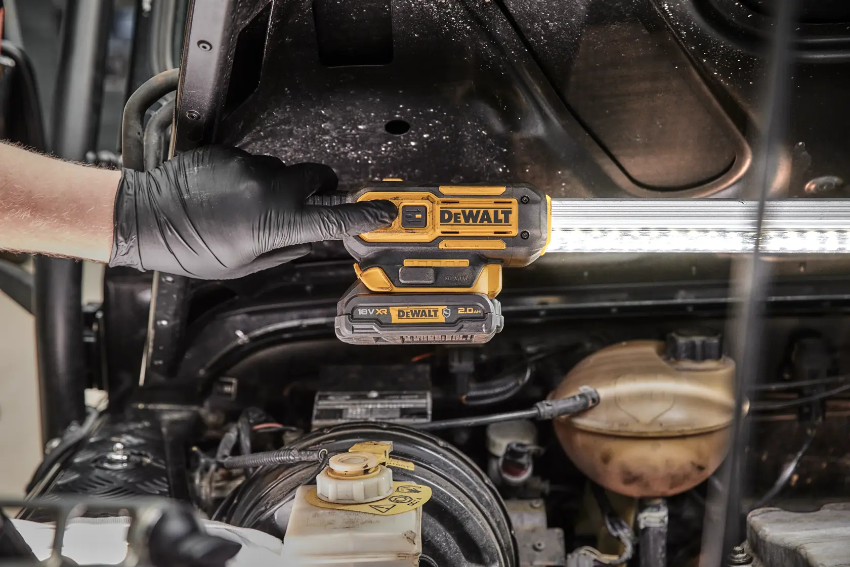DEWALT® 18V XR® Telescopic LED Under Bonnet Light (Tool Only)