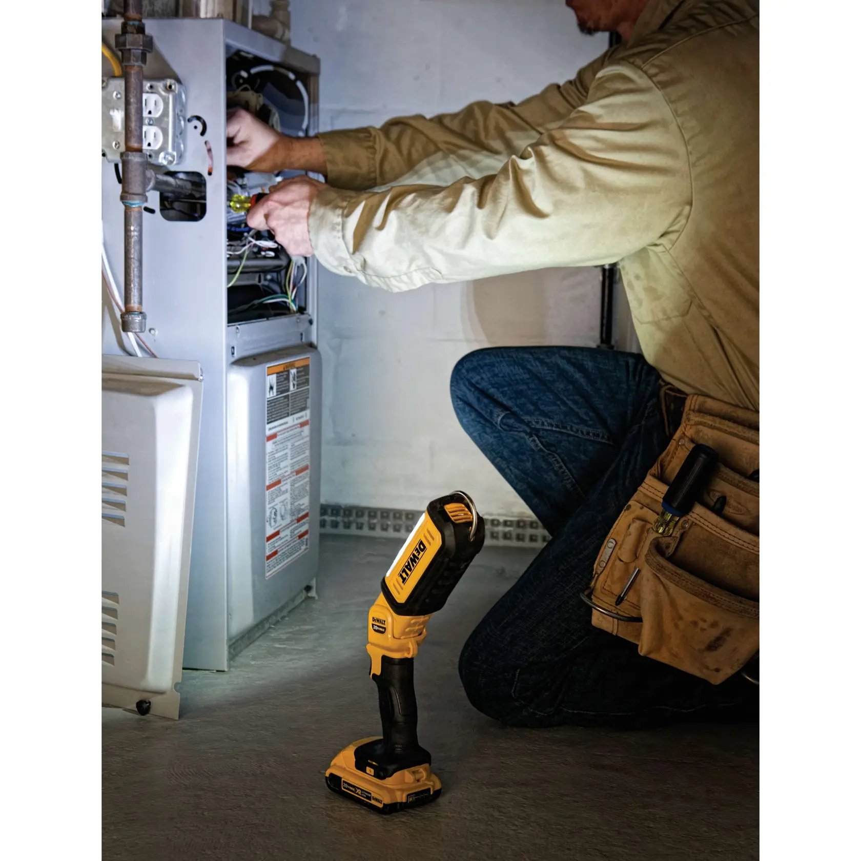 DEWALT® 18V XR® Cordless Handheld LED Worklight
