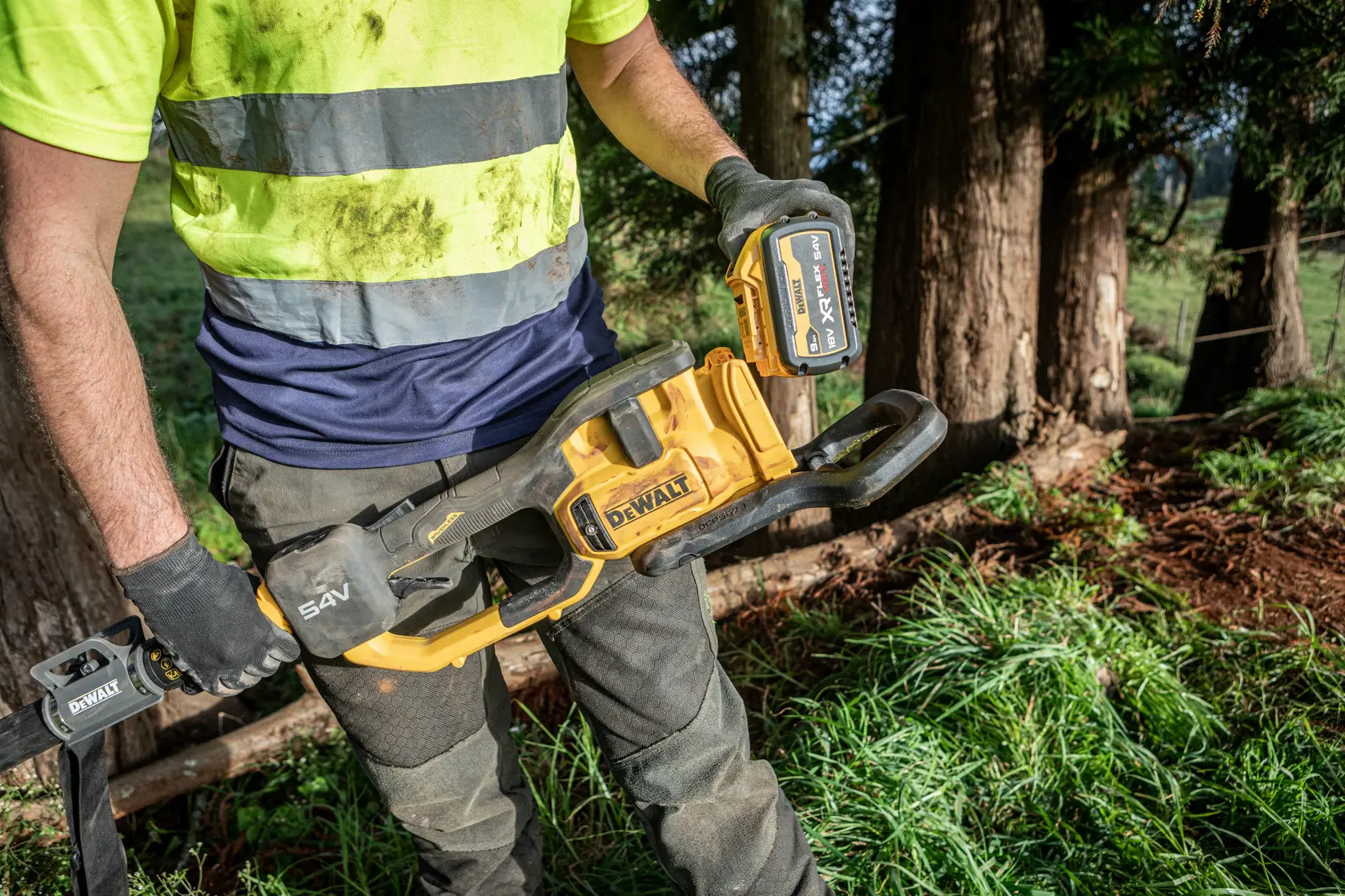 DEWALT® 54V XR® FlexVOLT® 4m Telescopic Pole Saw (Tool Only)