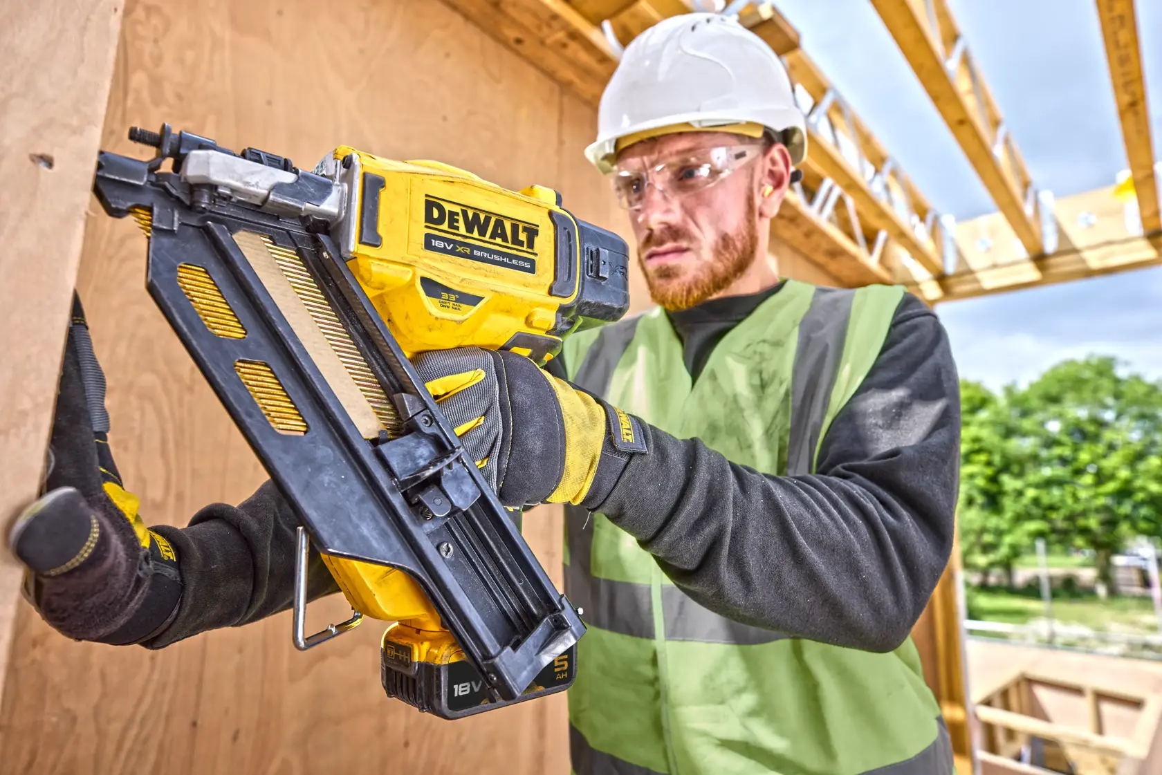 DEWALT® 18V XR® Brushless Next Gen Framing Nailer - 1 X 5Ah