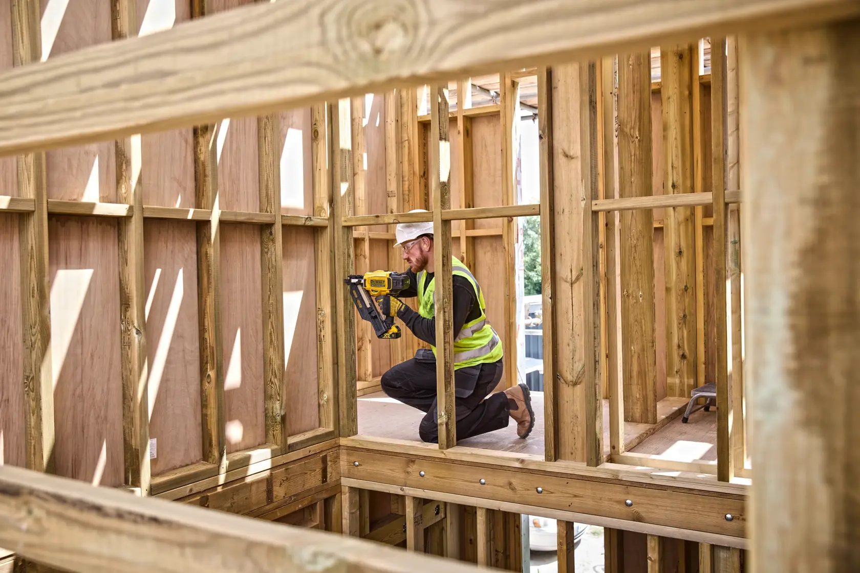 DEWALT® 18V XR® Brushless Next Gen Framing Nailer - 1 X 5Ah