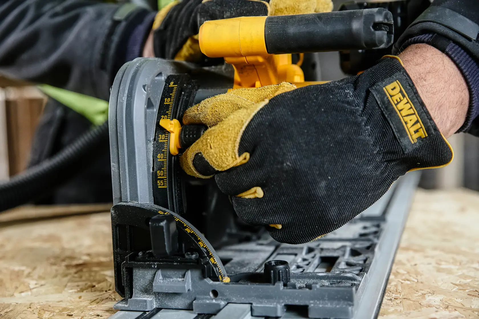 DEWALT® 54V XR® FlexVOLT® 165 mm Plunge Saw - 2 x 6Ah