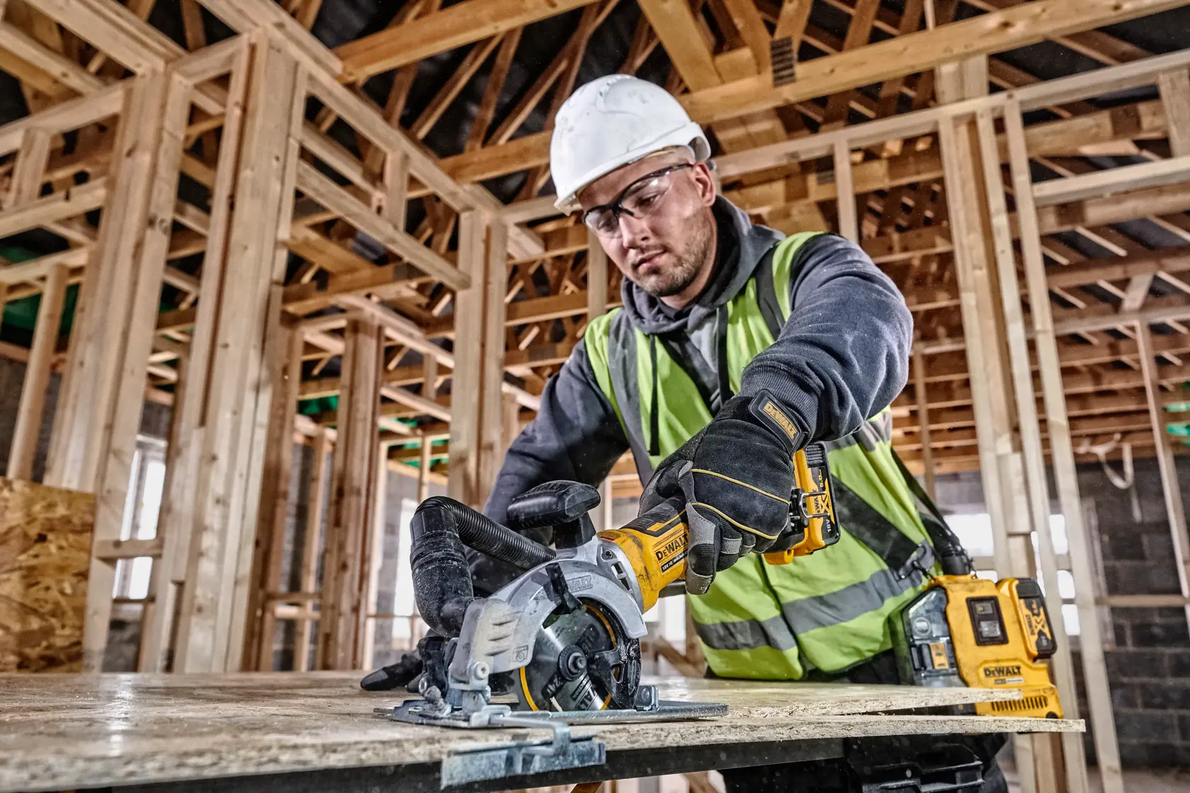 DEWALT® 18V XR® Brushless 115mm Compact Circular Saw (Tool Only)