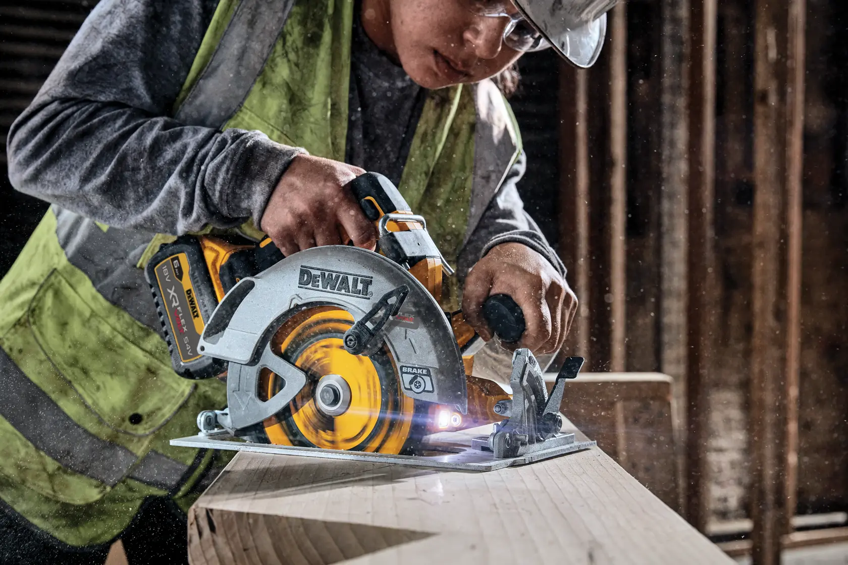 DEWALT® 18V XR® Brushless 184 mm Circular Saw (Tool Only)