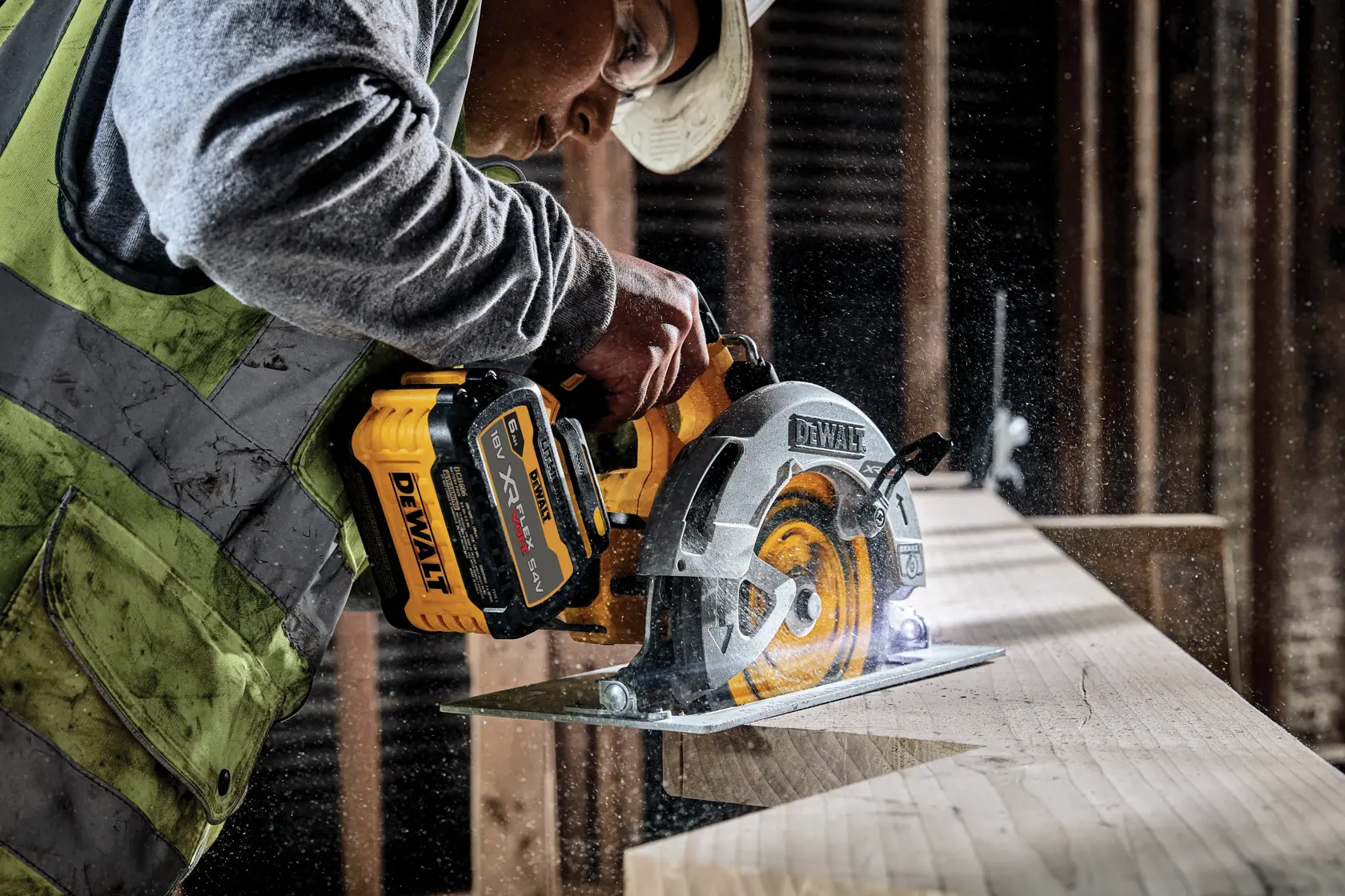 DEWALT® 18V XR® Brushless 184 mm Circular Saw (Tool Only)