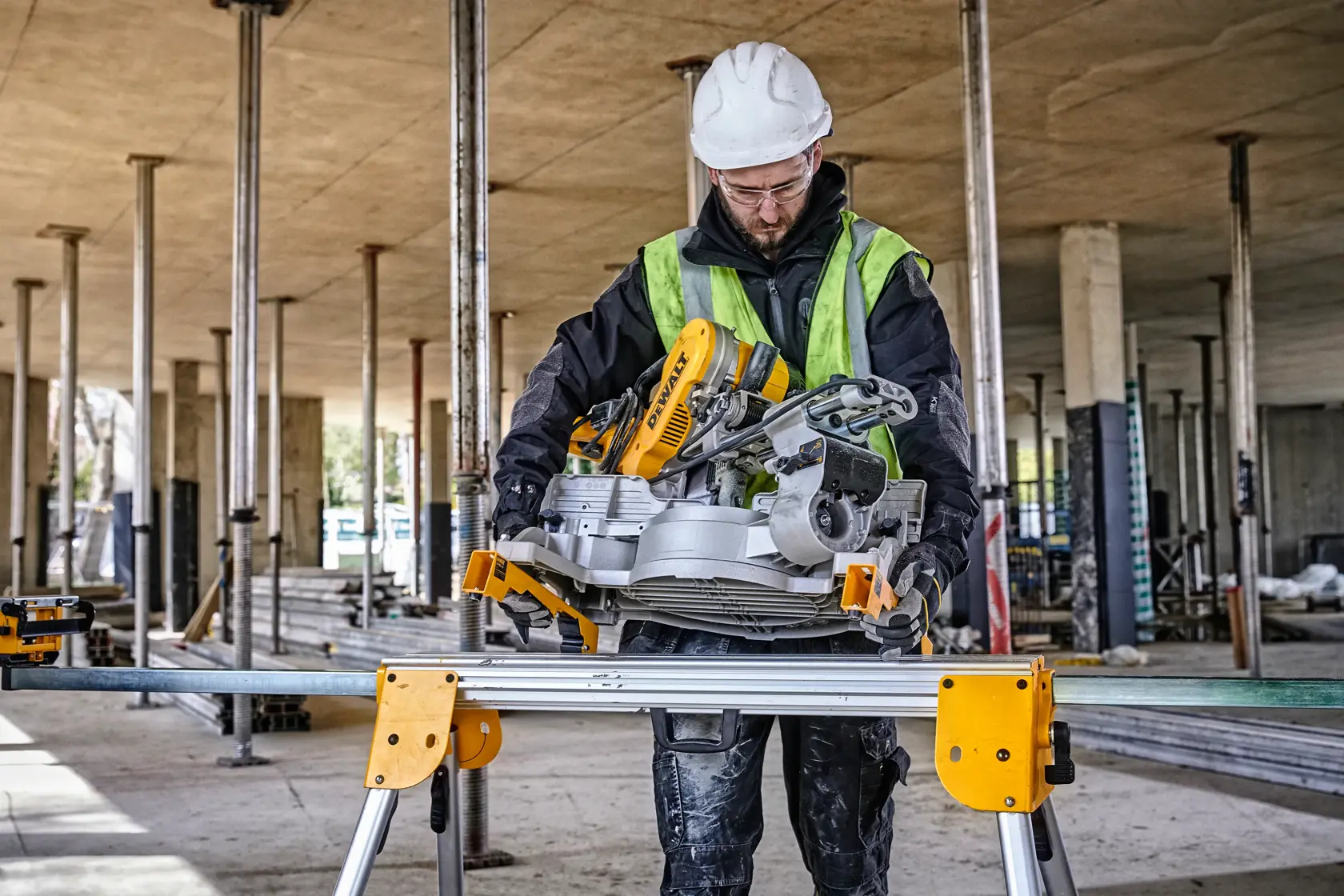 DEWALT® Compact Mitre Saw Workstation