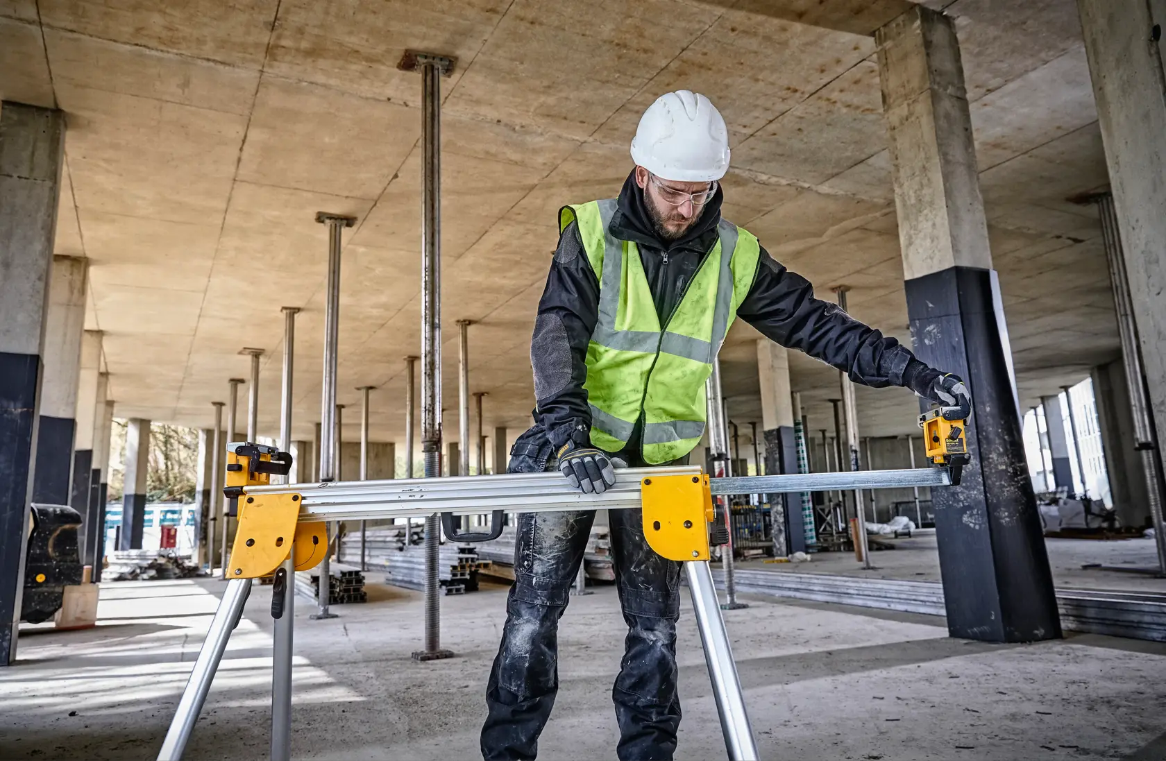 DEWALT® Compact Mitre Saw Workstation