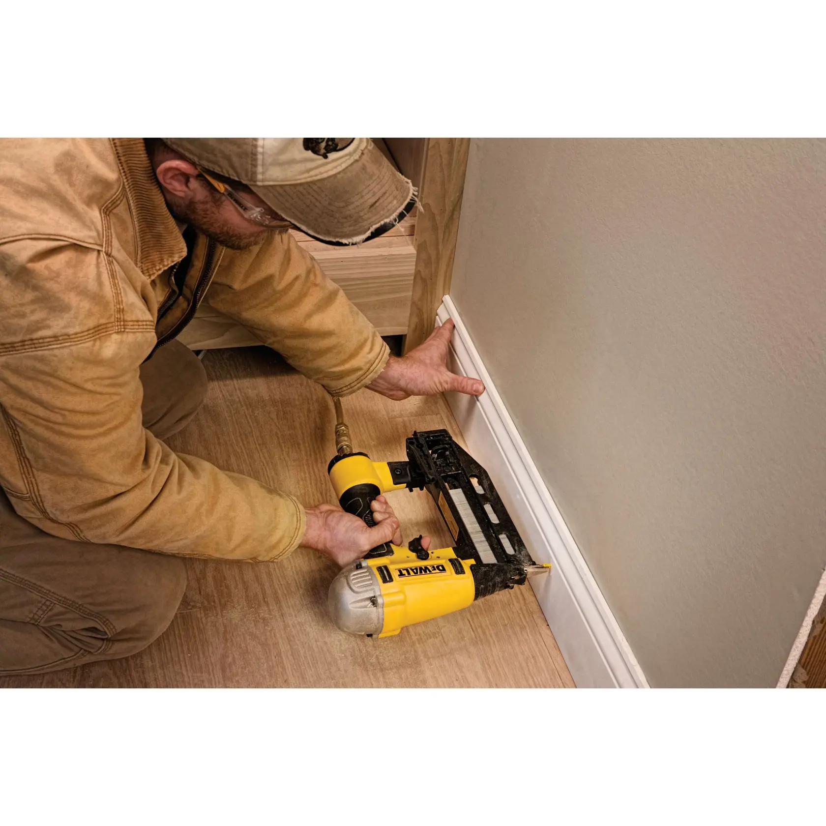 DEWALT® 16g Pneumatic Finish Nailer With Precision Point Tip