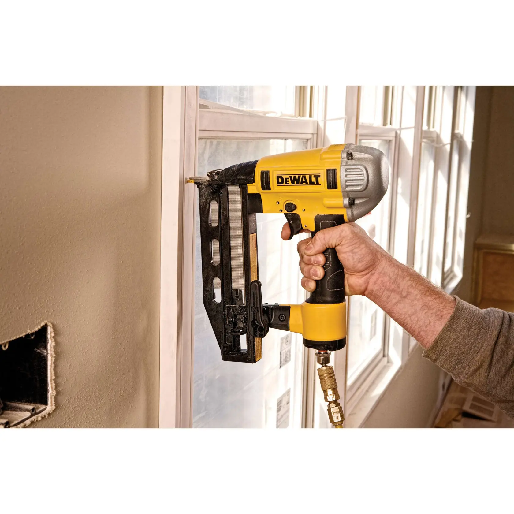 DEWALT® 16g Pneumatic Finish Nailer With Precision Point Tip