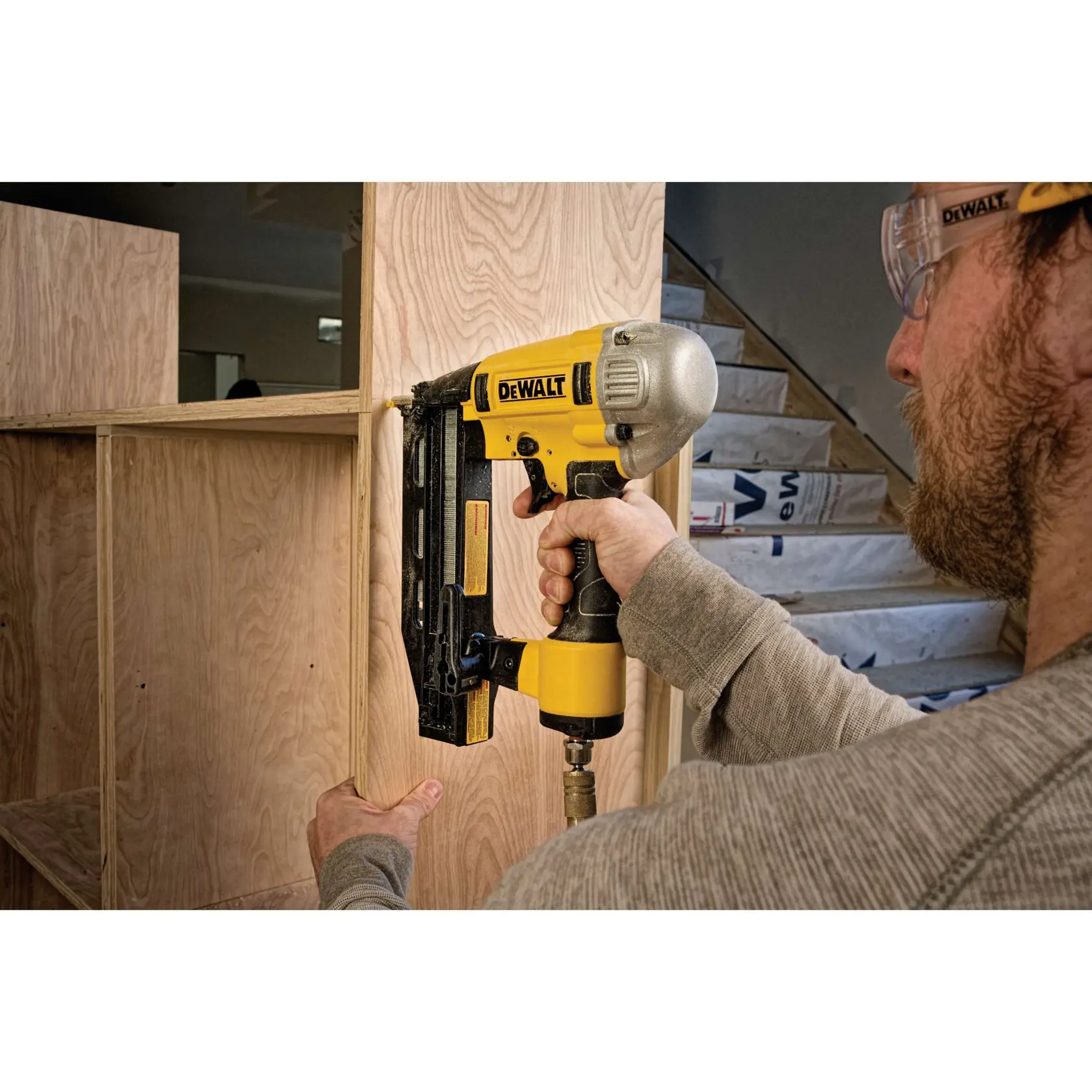 DEWALT® 16g Pneumatic Finish Nailer With Precision Point Tip