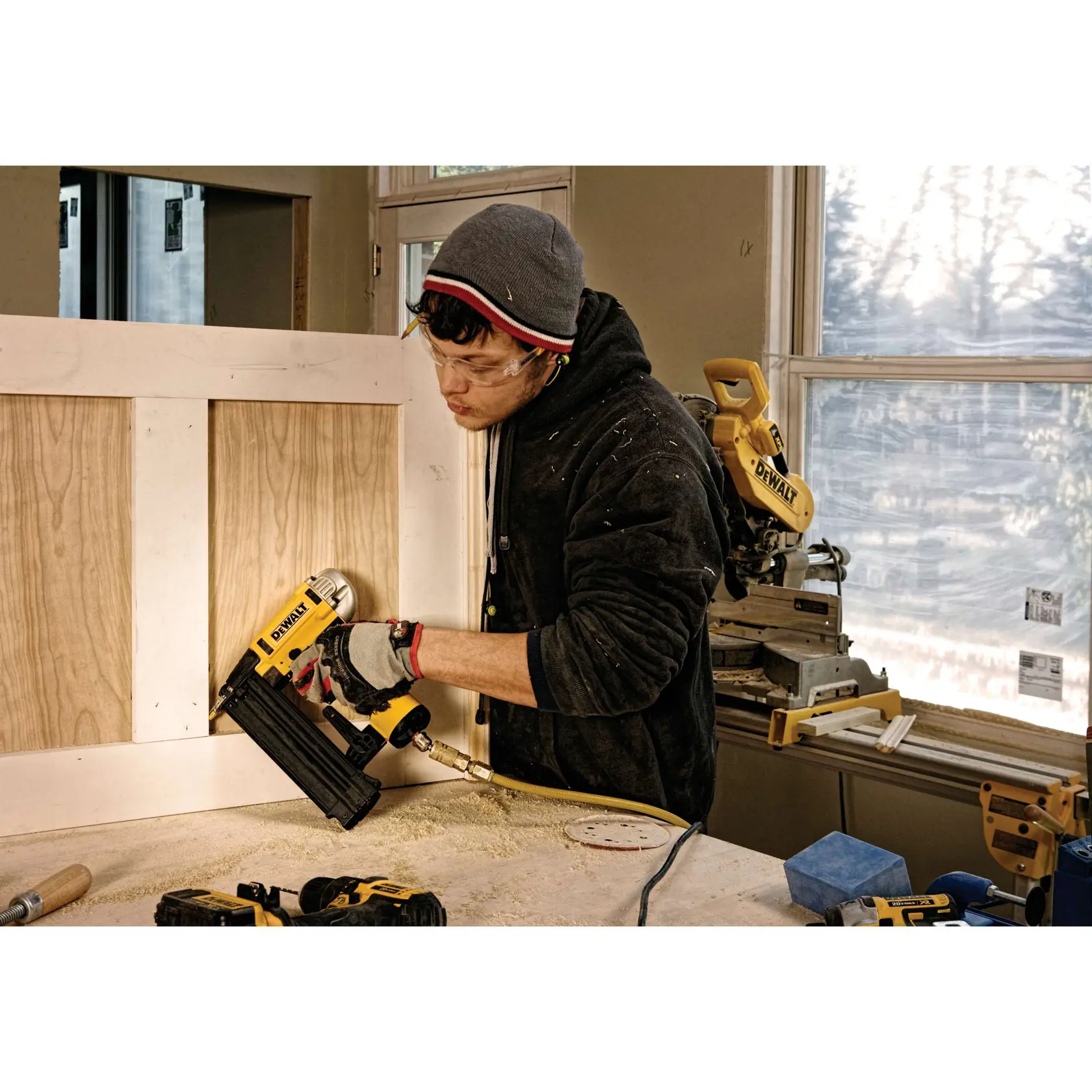 DEWALT® 18ga Pneumatic Nailer With Precision Point™