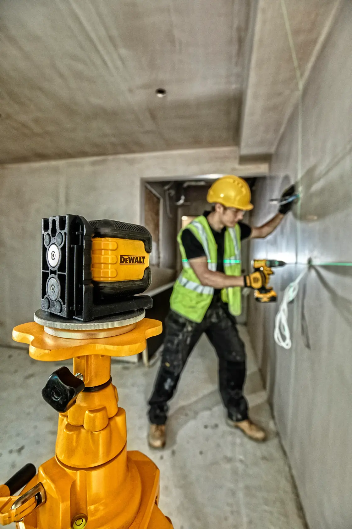 DEWALT® Cross Line Laser Green Beam