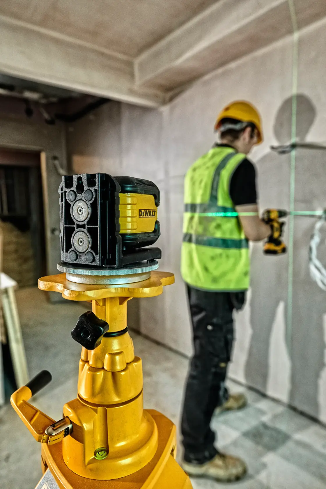 DEWALT® Cross Line Laser Green Beam