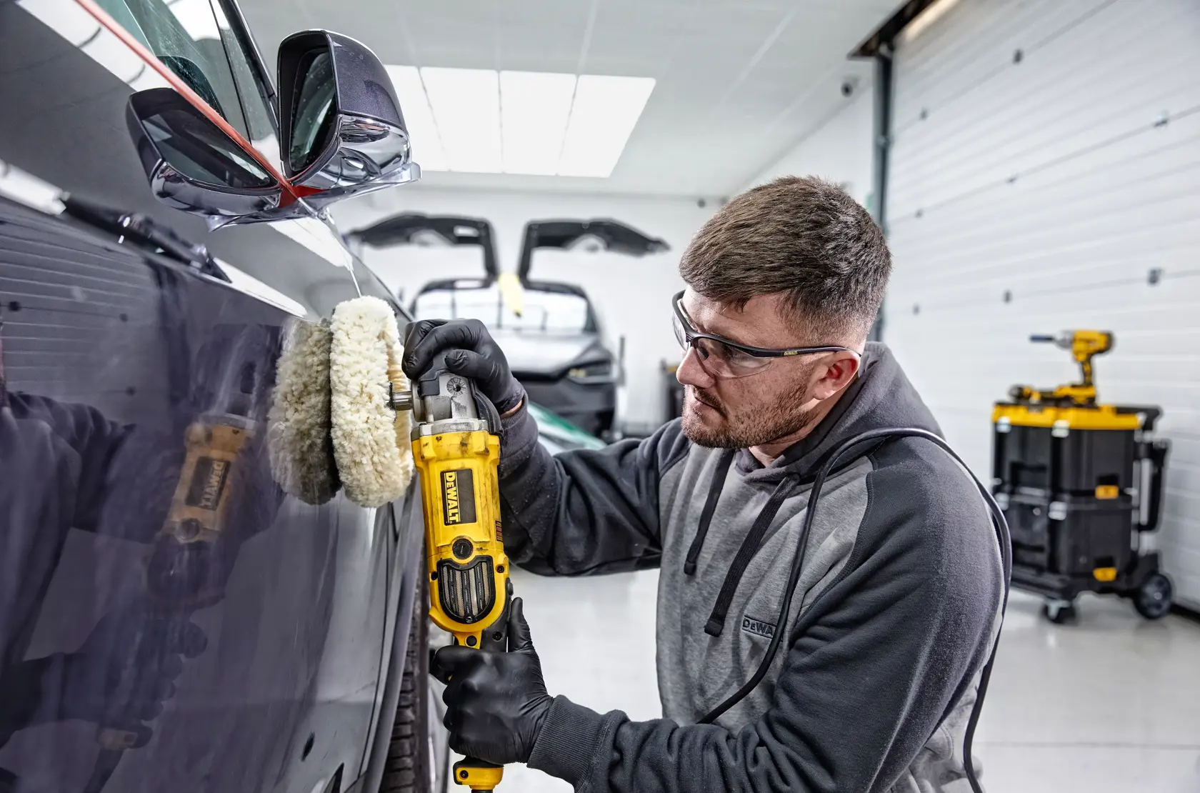 DEWALT® 1250W 180mm Polisher