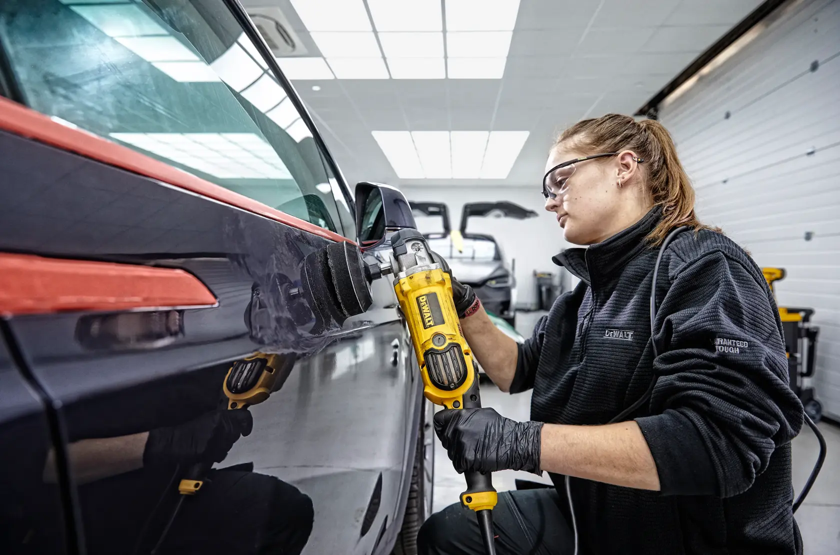 DEWALT® 1250W 180mm Polisher