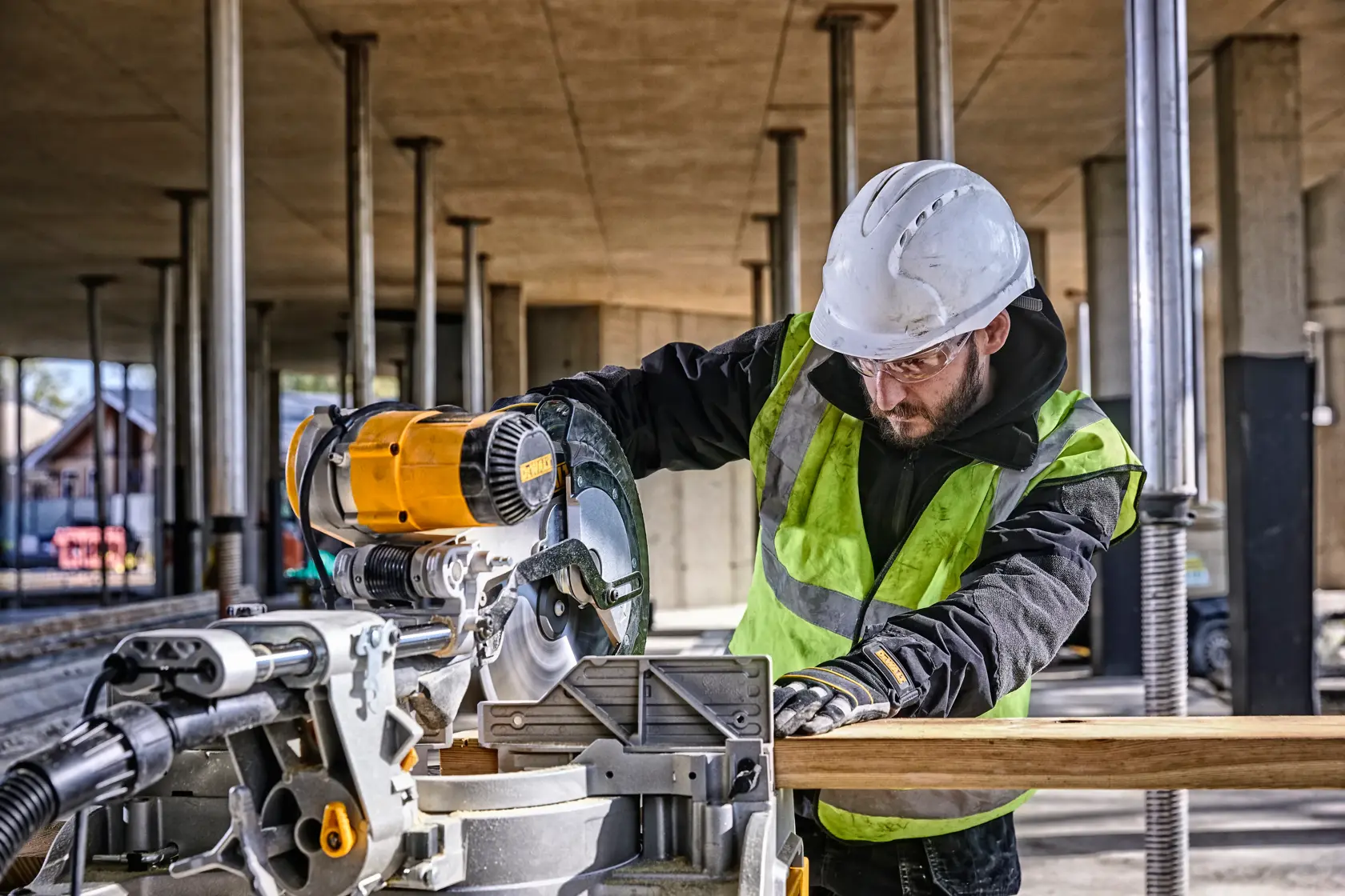 DEWALT® 305mm Compound Slide Mitre Saw with XP™S