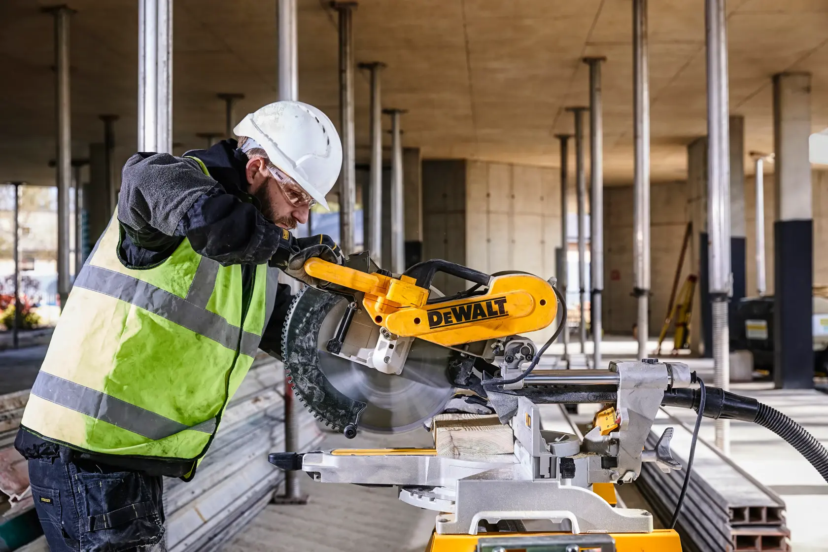 DEWALT® 305mm Compound Slide Mitre Saw with XP™S