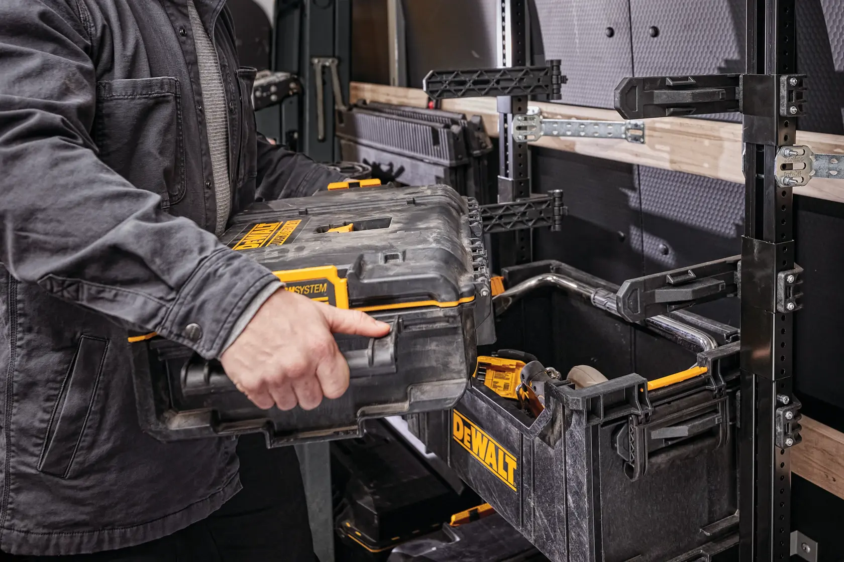 DEWALT® TOUGHSYSTEM® 2.0 - DS166 Shallow Box