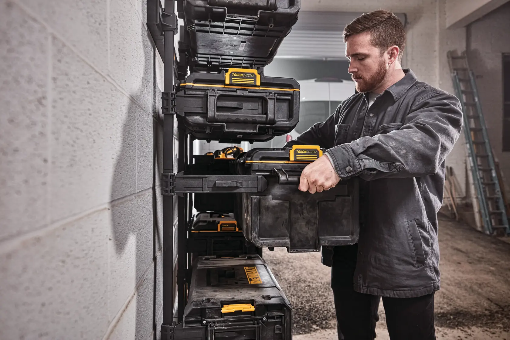 DEWALT® TOUGHSYSTEM® 2.0 - DS300 Mid Box