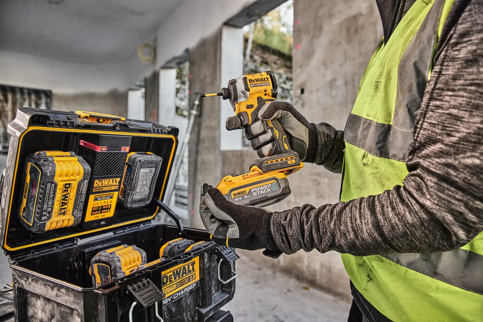 DEWALT® TOUGHSYSTEM® 2.0 18V Dual Port Charger