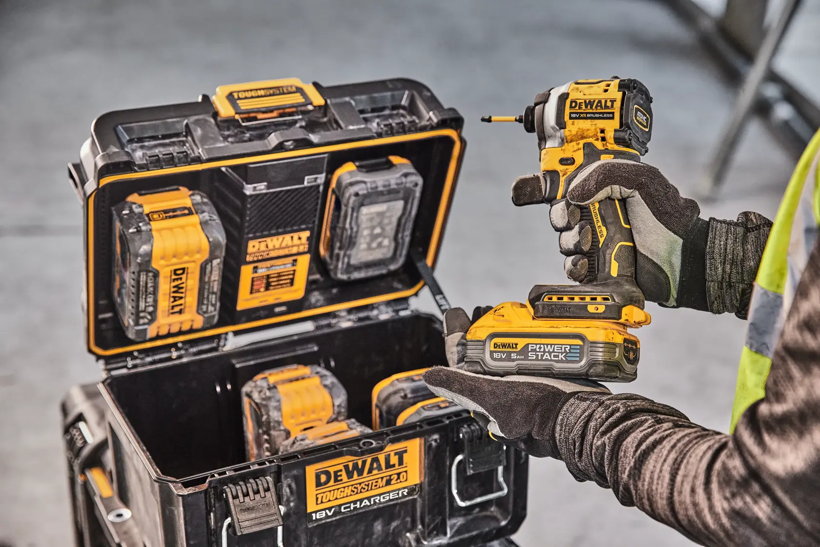 DEWALT® TOUGHSYSTEM® 2.0 18V Dual Port Charger