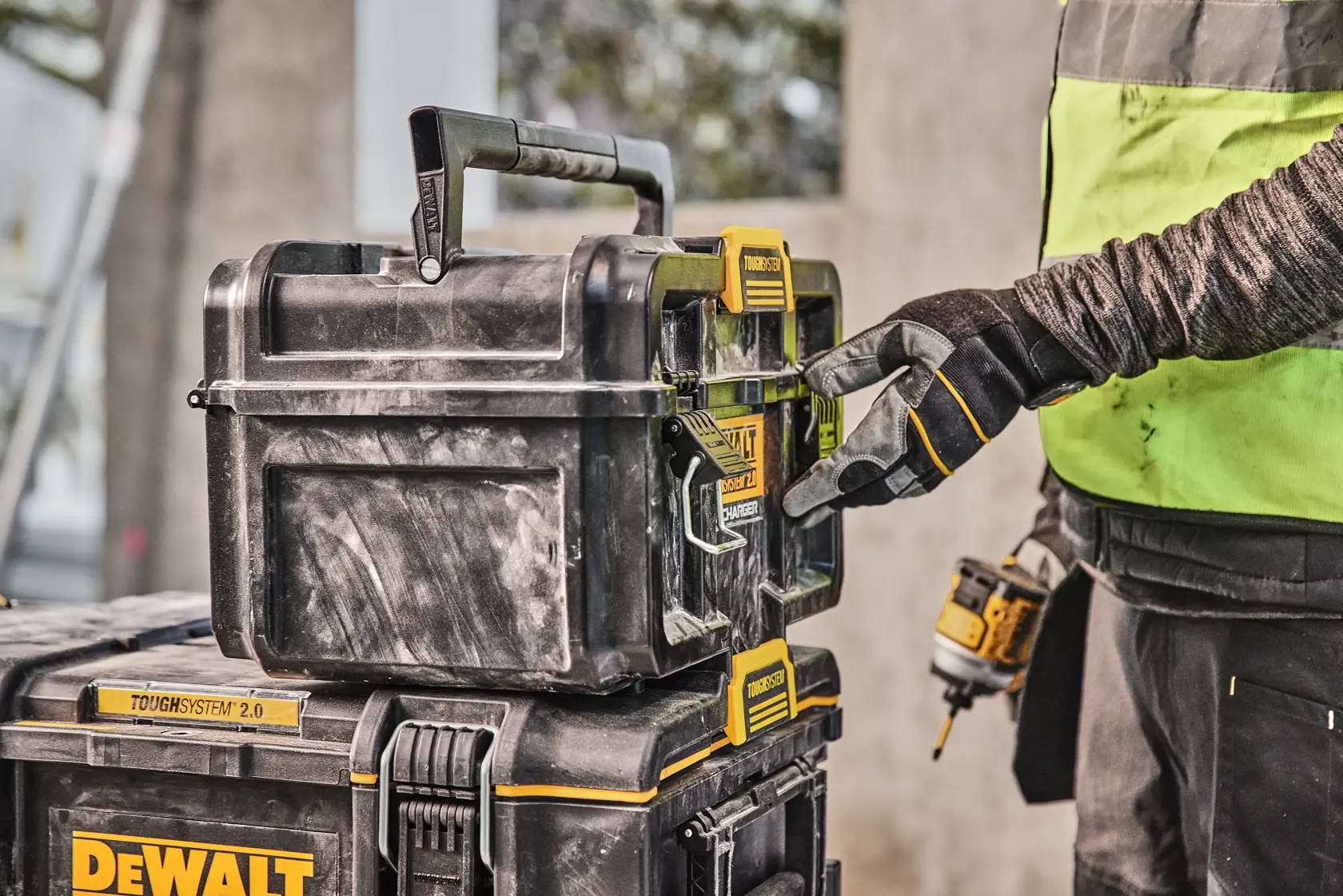 DEWALT® TOUGHSYSTEM® 2.0 18V Dual Port Charger