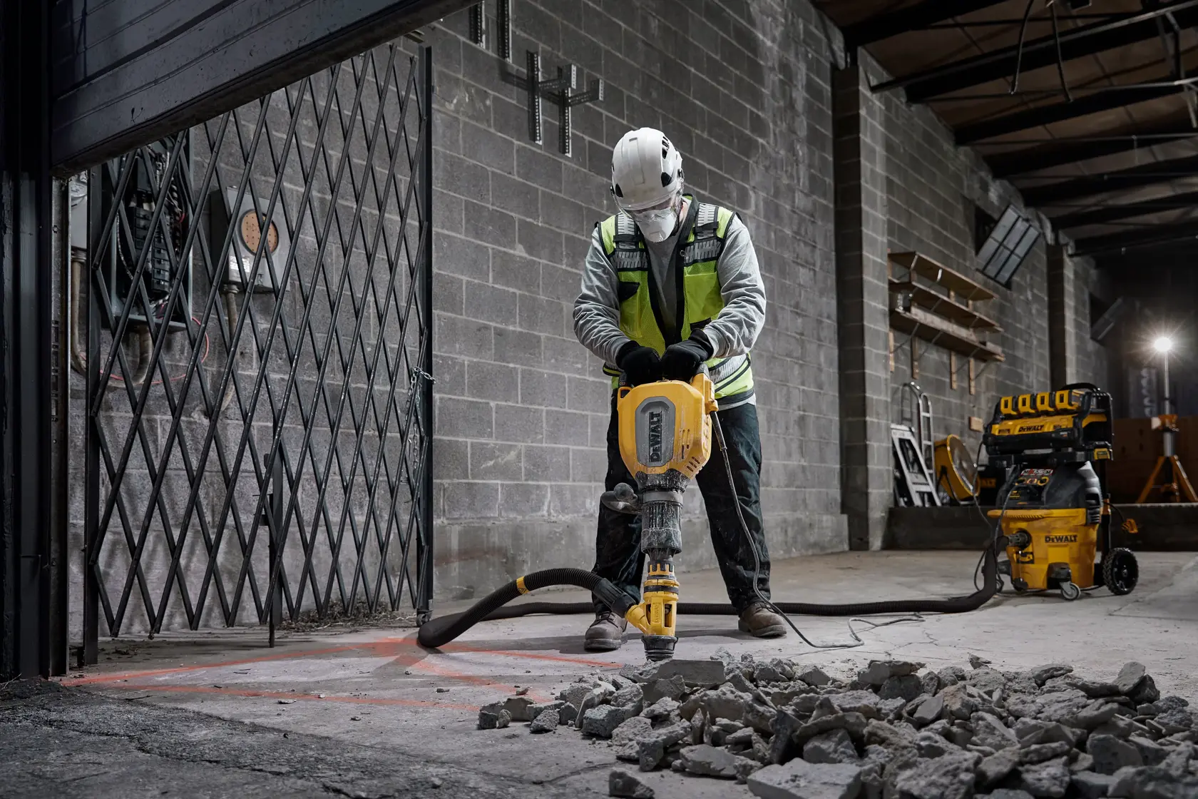 DEWALT® 38 L M-Class Wet/Dry Dust extractor