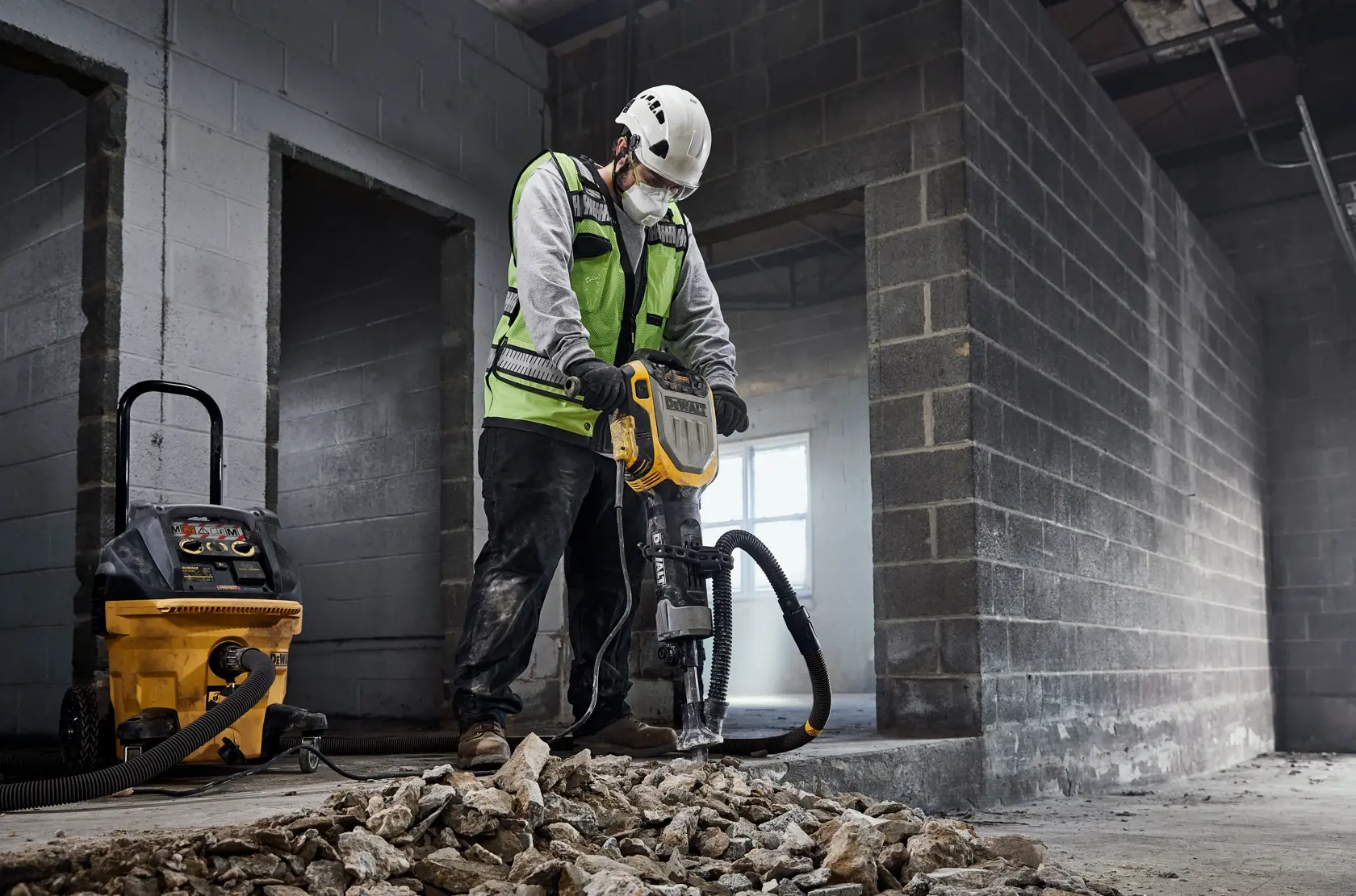 DEWALT® 38 L M-Class Wet/Dry Dust extractor